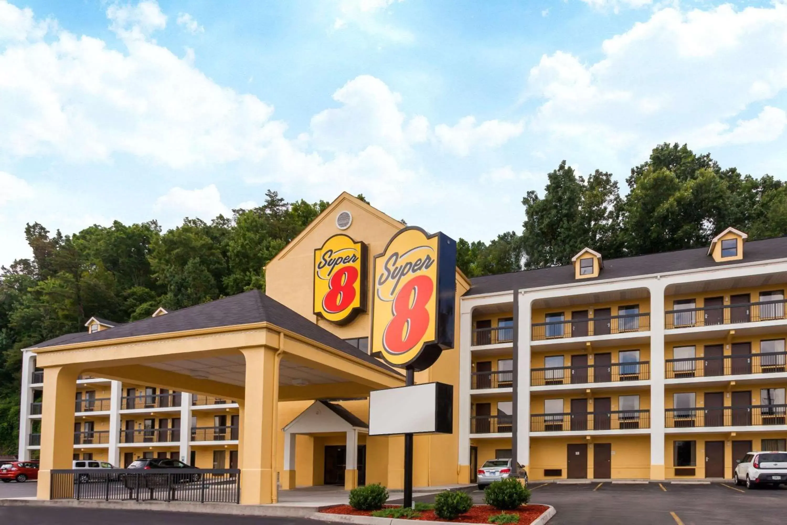 Property building in Super 8 by Wyndham Pigeon Forge-Emert St