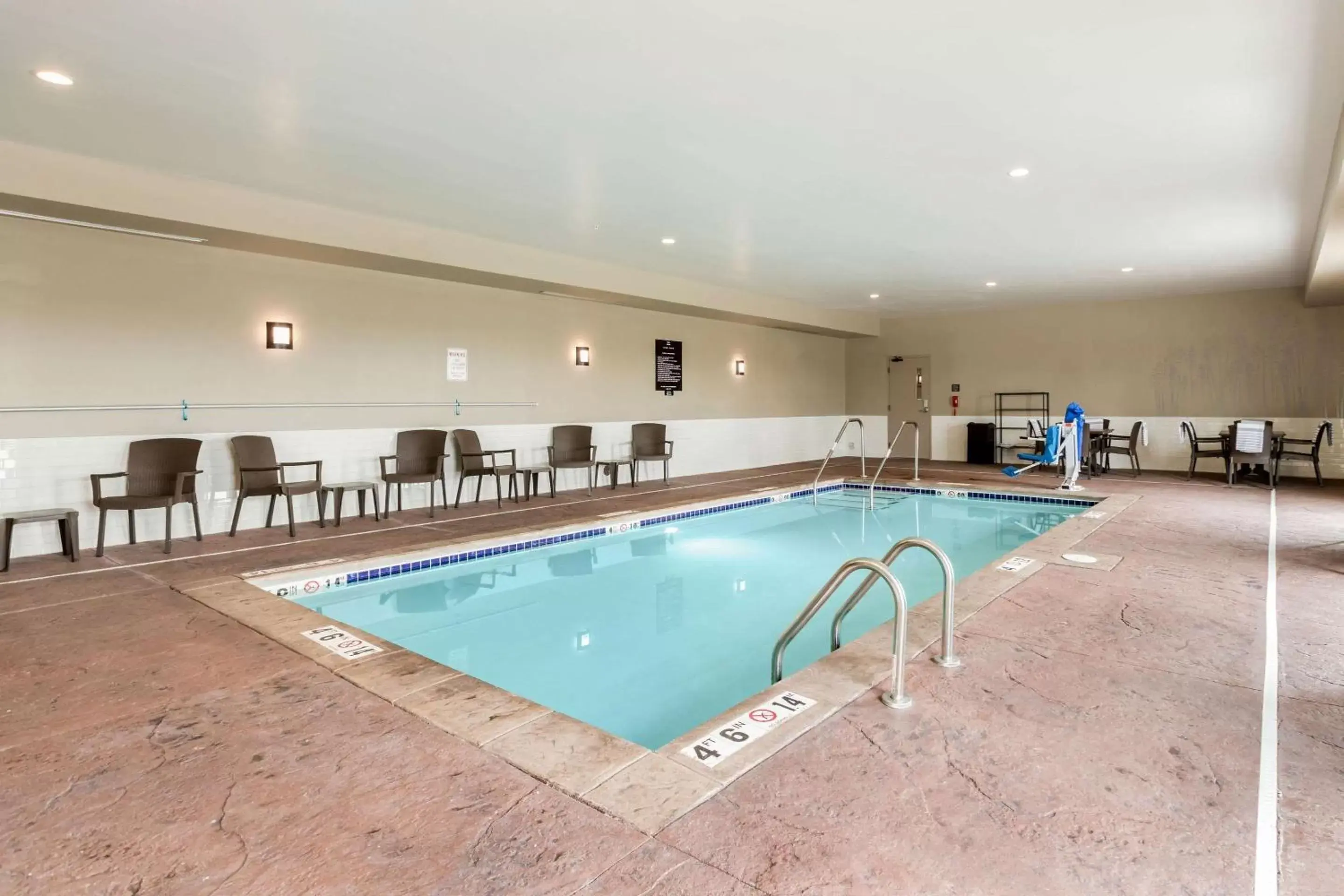 Activities, Swimming Pool in Sleep Inn & Suites West Des Moines near Jordan Creek