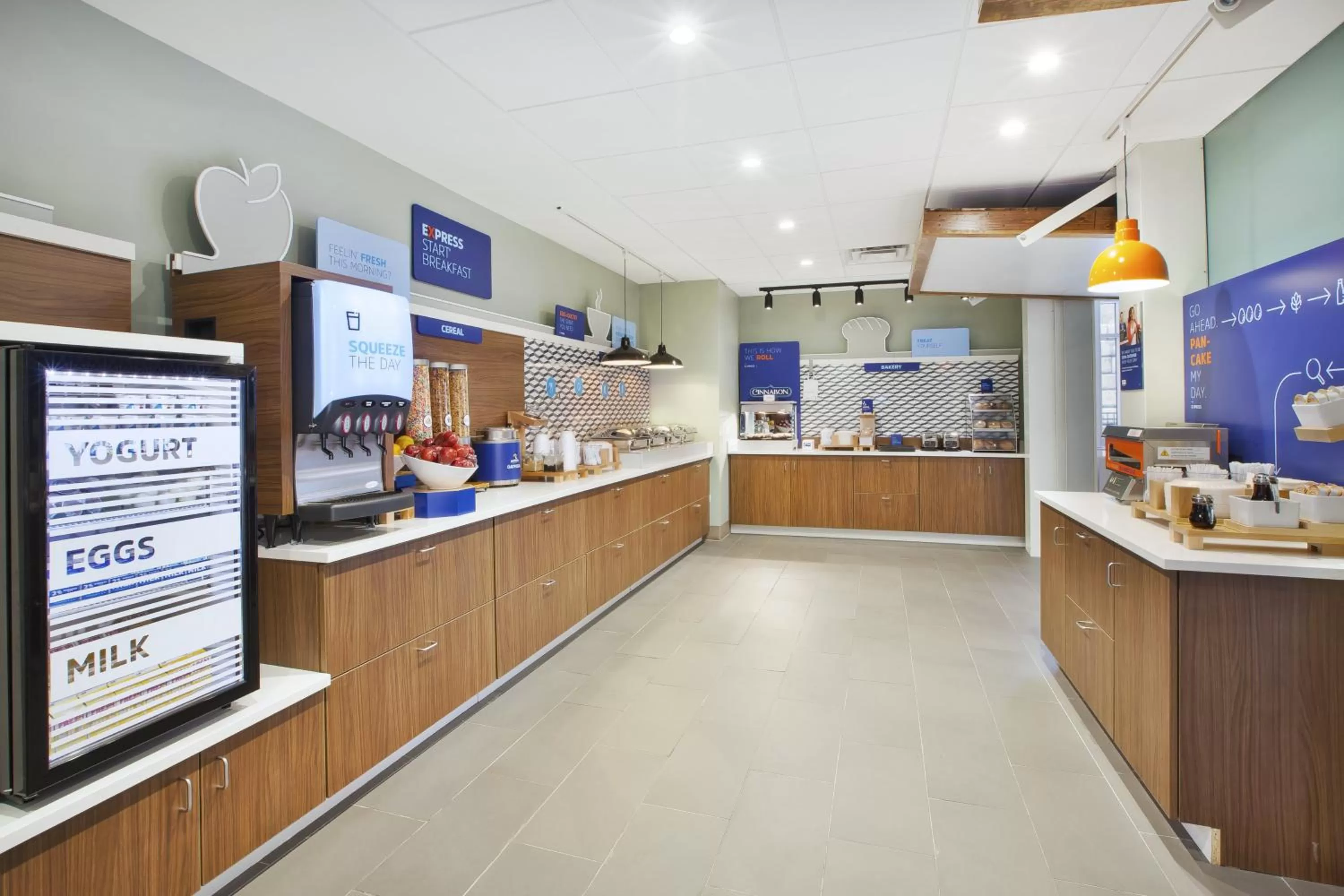 Breakfast in Holiday Inn Express & Suites Grand Rapids Airport North by IHG