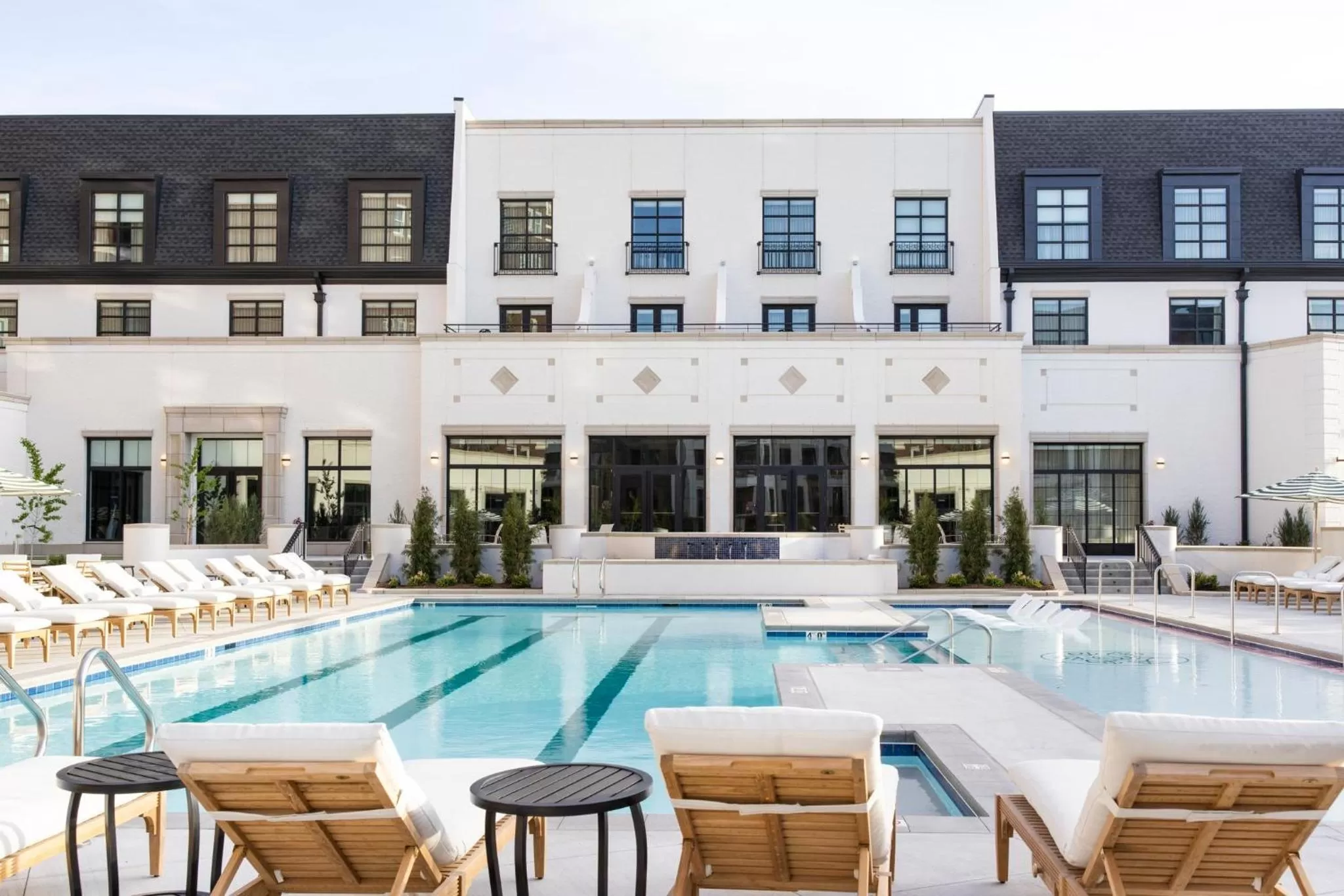 Swimming pool in Kimpton Cottonwood Hotel by IHG
