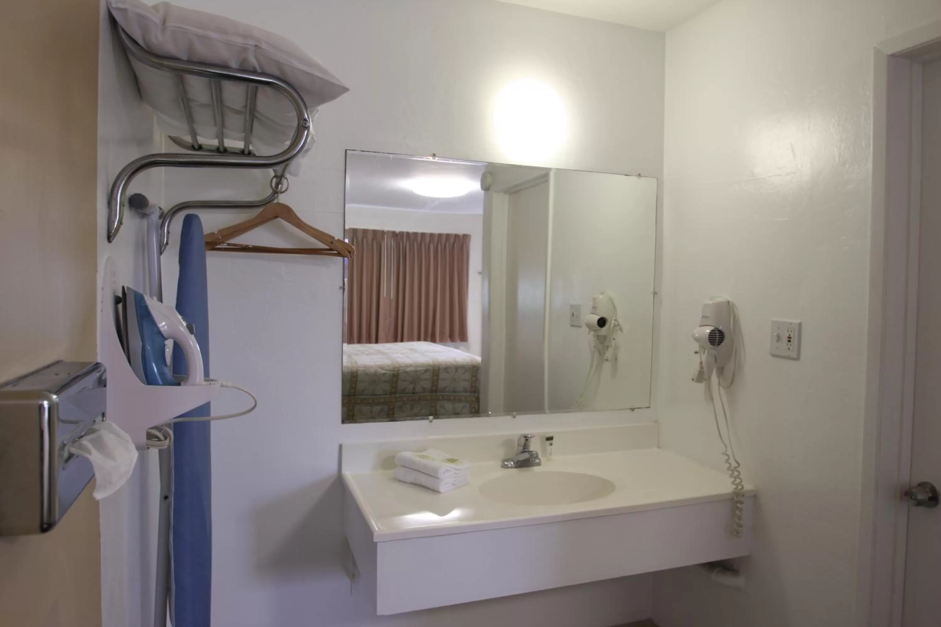 Bathroom in Redwood Inn