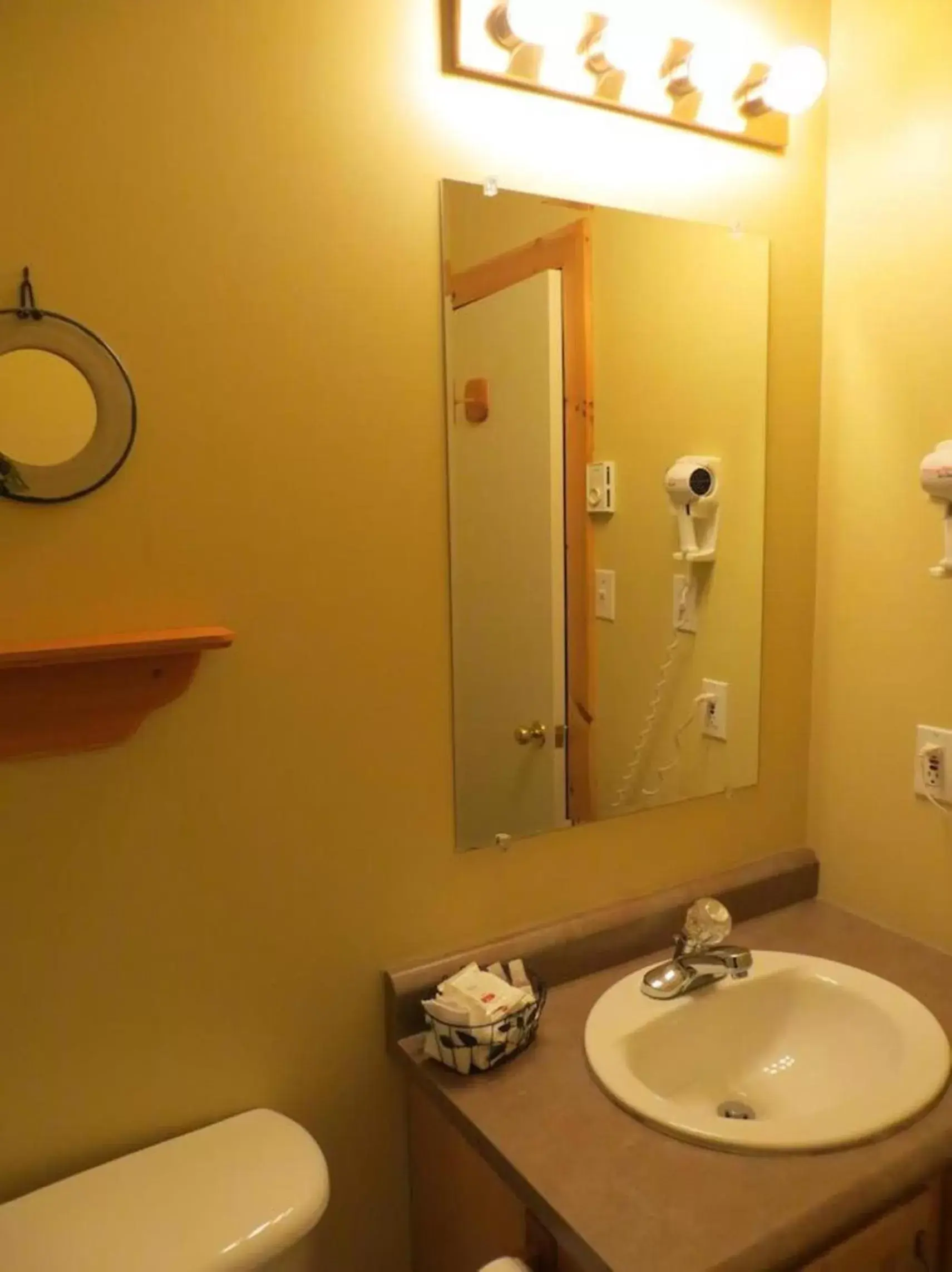 Bathroom in Villegiature Deux Rivieres Resort