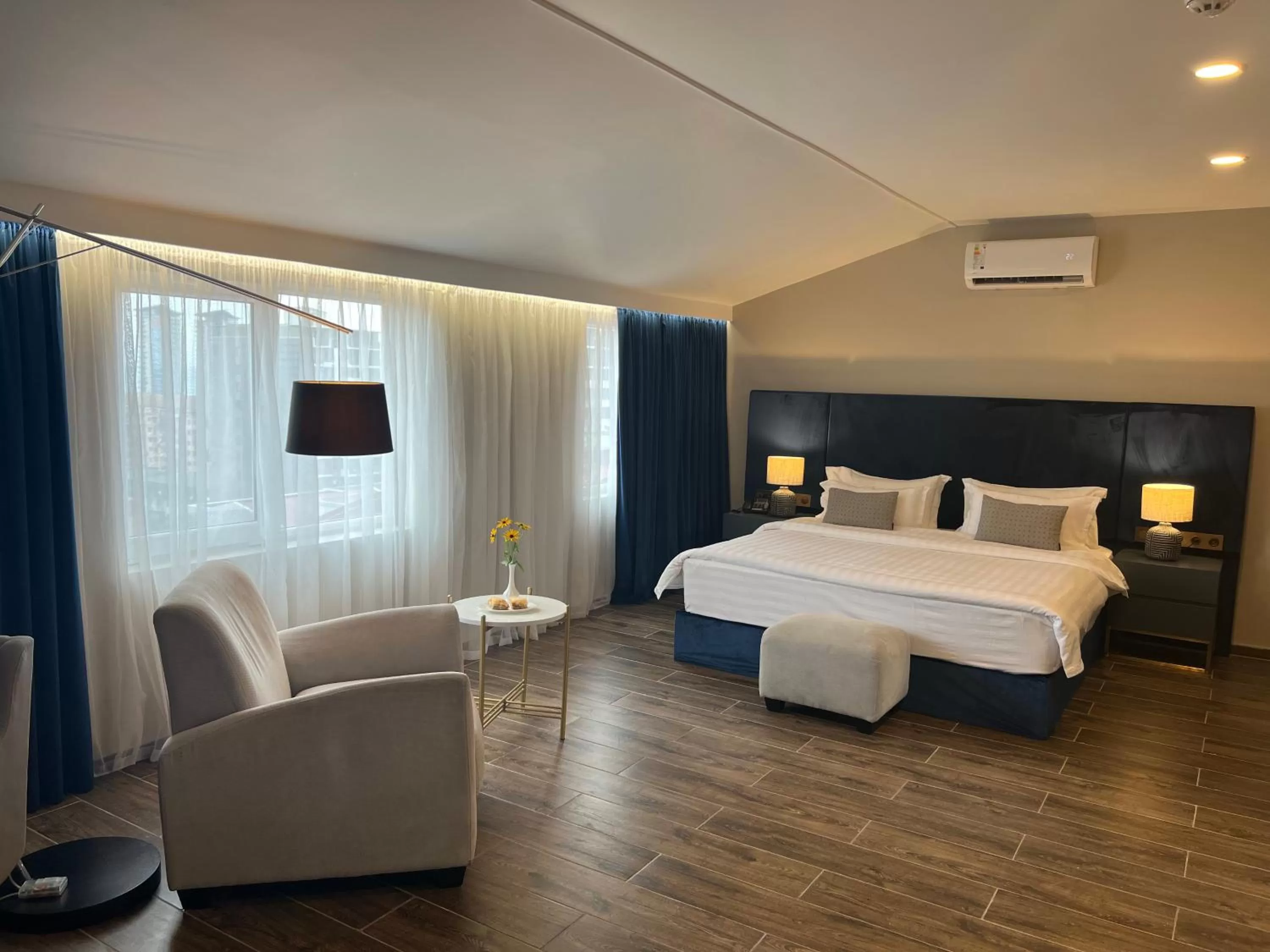 Bedroom, Bed in Hotel Aisi