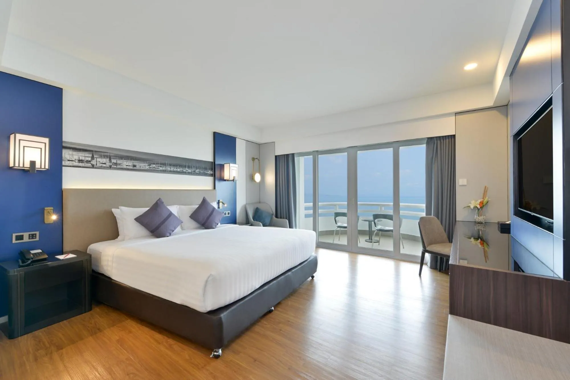 Photo of the whole room, Bed in D Varee Jomtien Beach, Pattaya