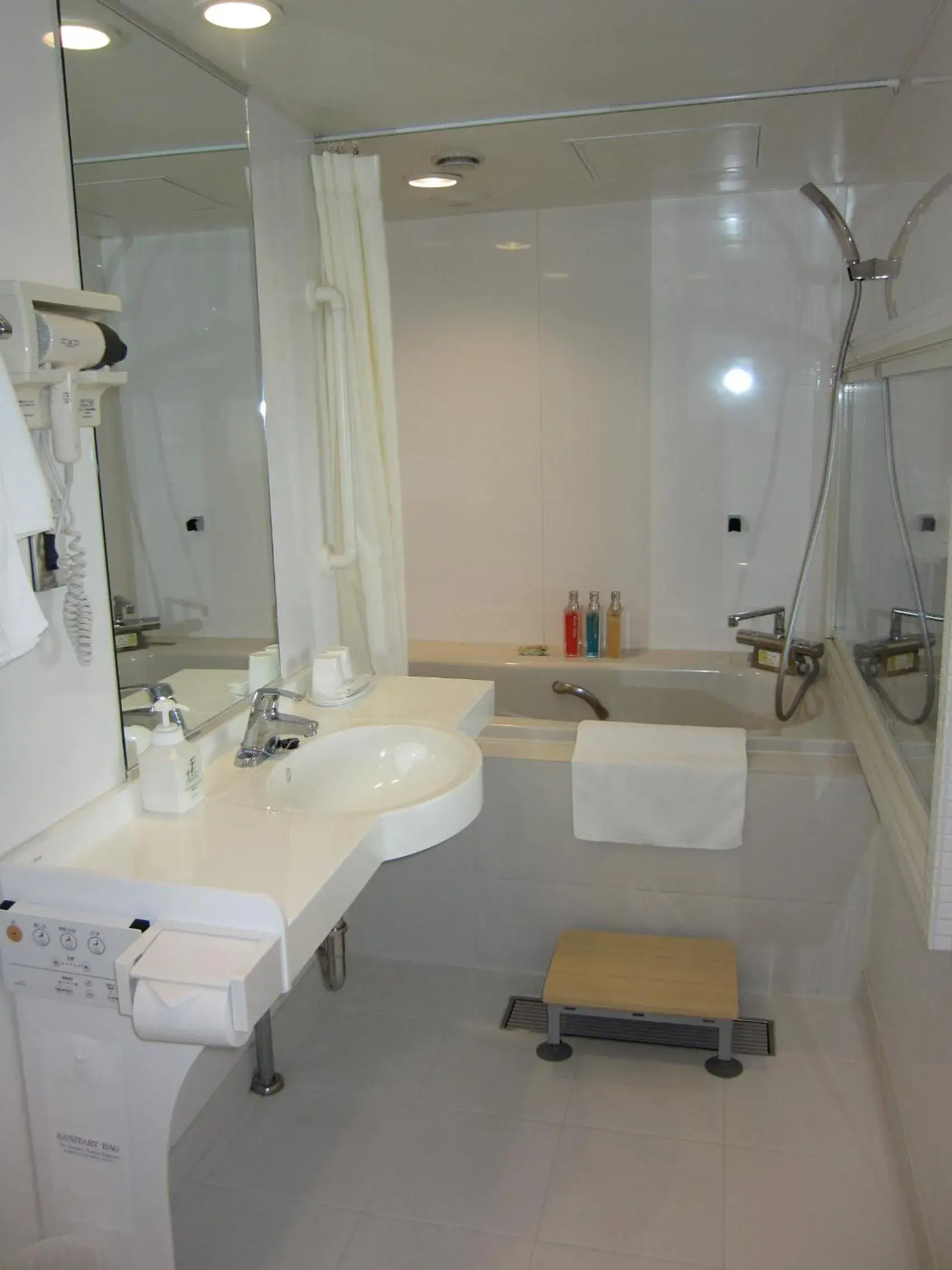 Photo of the whole room, Bathroom in Hotel New Station