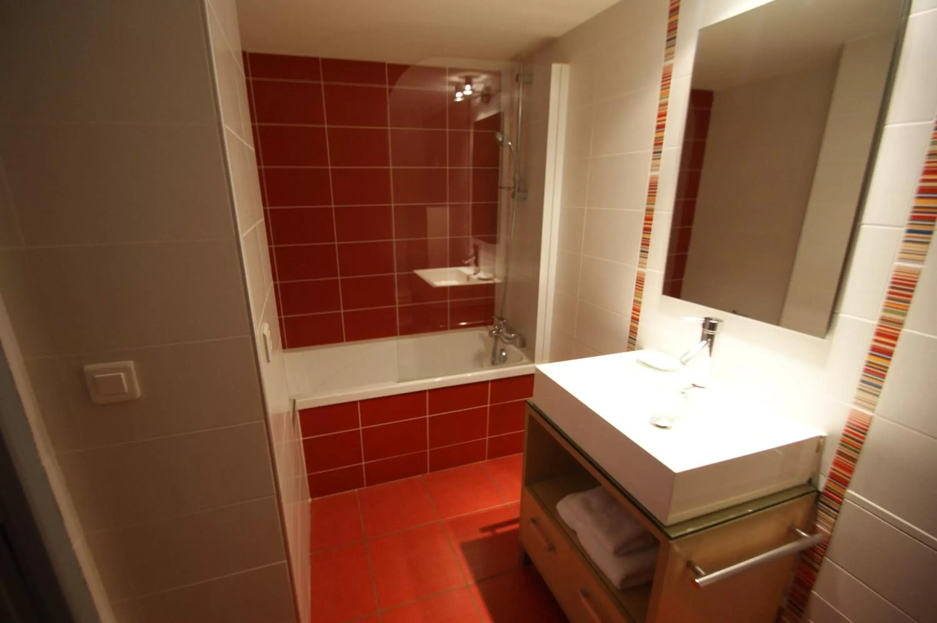 Bathroom in KYRIAD LYON EST – Saint Quentin Fallavier