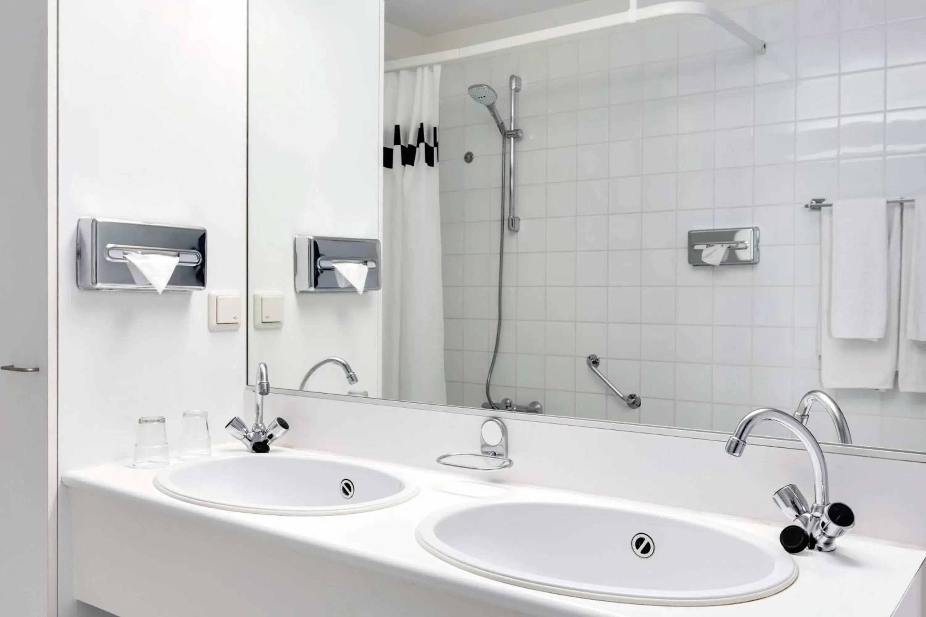 Bathroom in NH Zandvoort Hotel