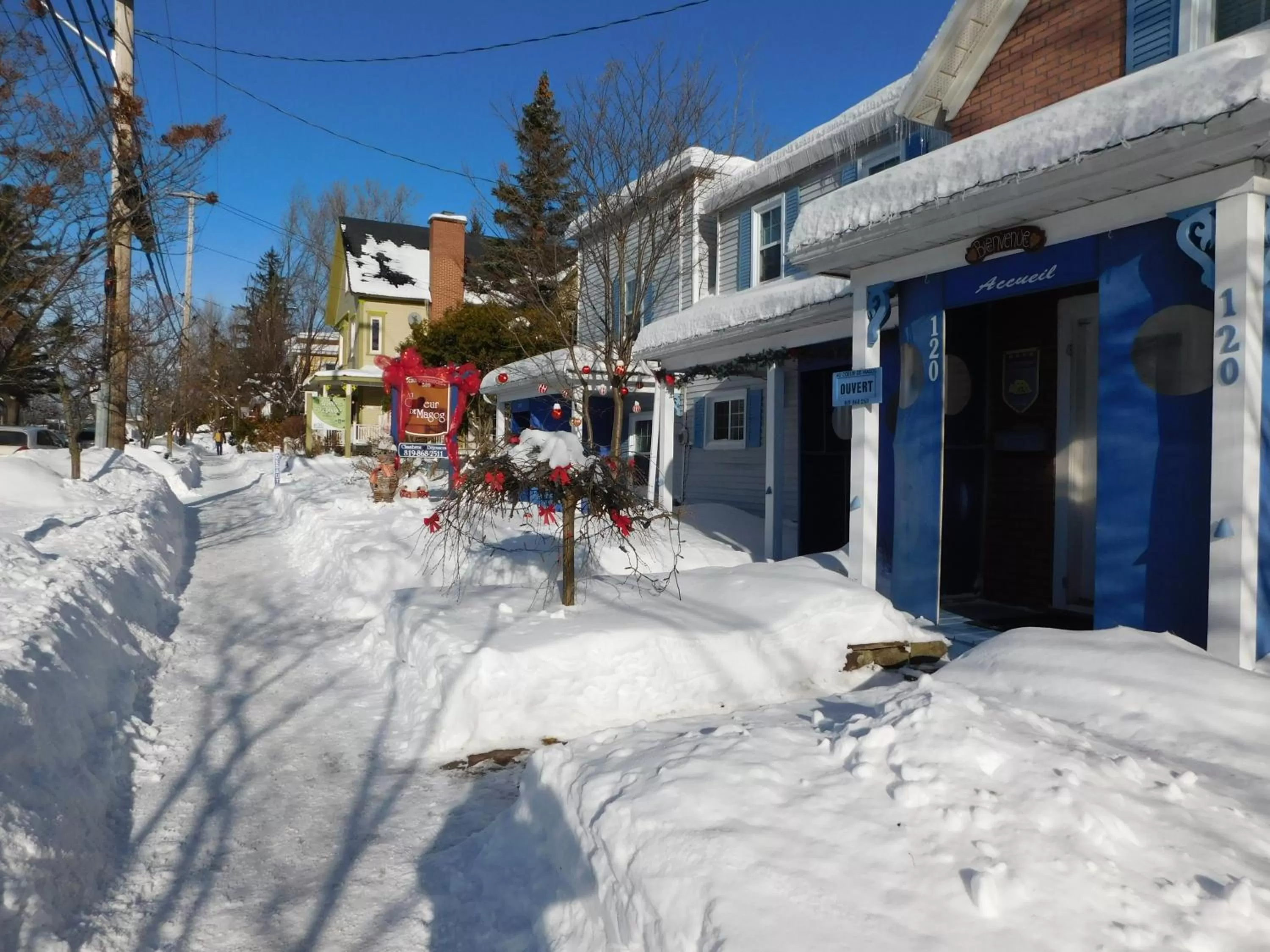 Facade/entrance, Winter in Au Coeur De Magog