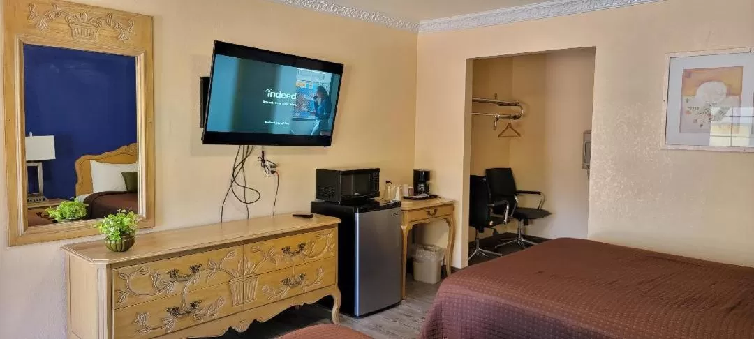 TV and multimedia, Bed in Lakeview Inn