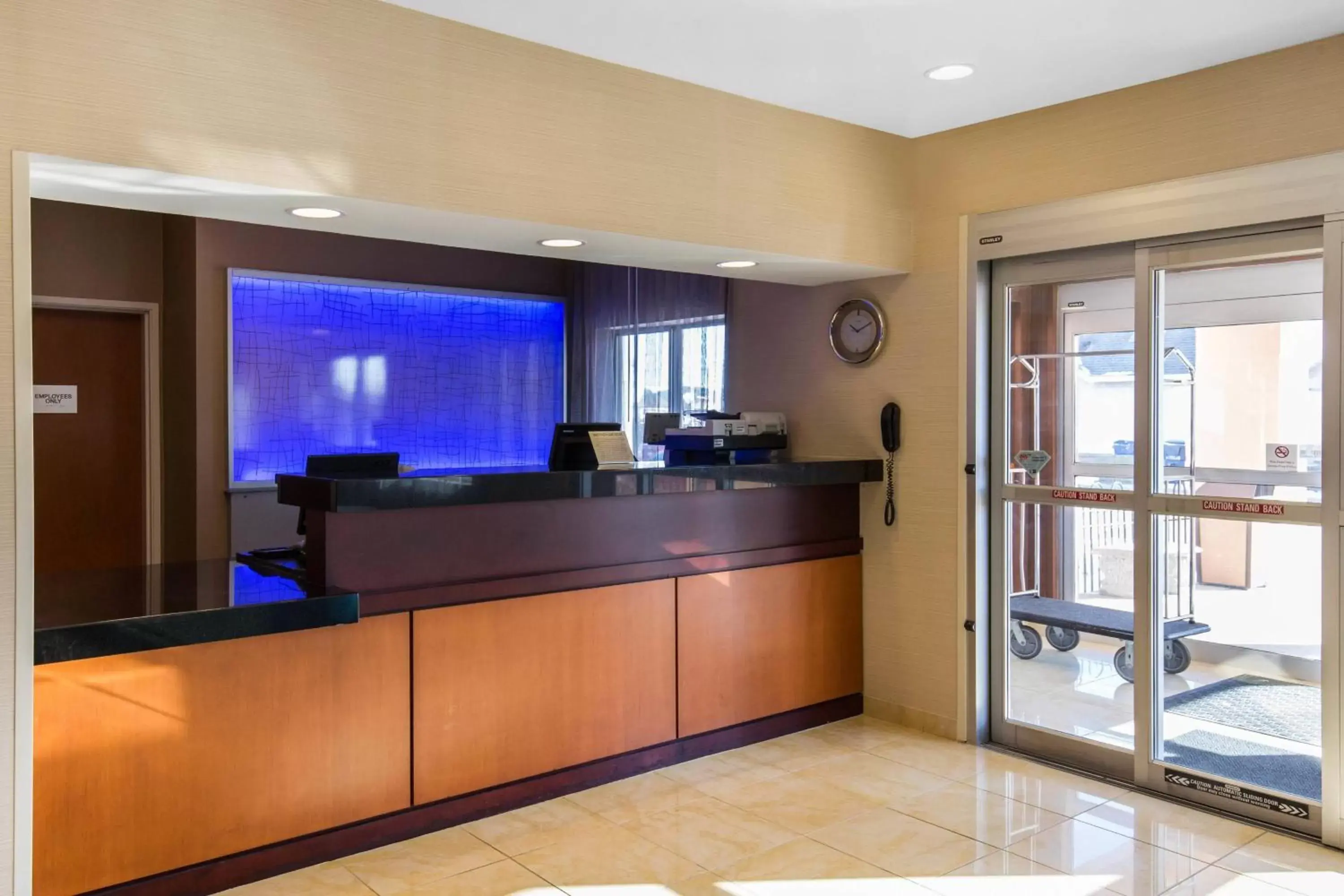 Lobby or reception, TV/Entertainment Center in Fairfield Inn & Suites St. Cloud