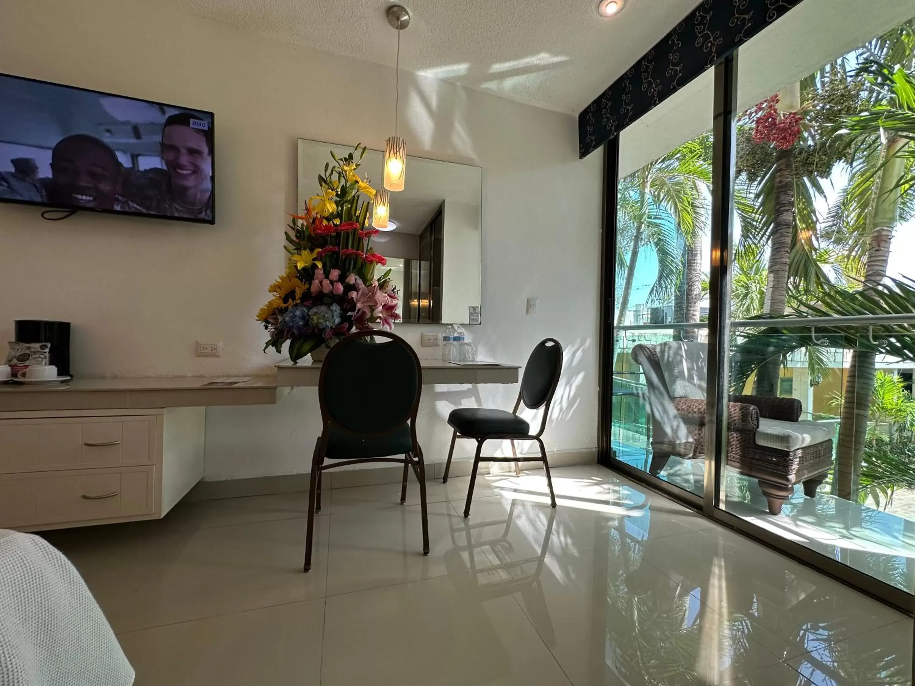 TV and multimedia in Hotel Plaza Caribe