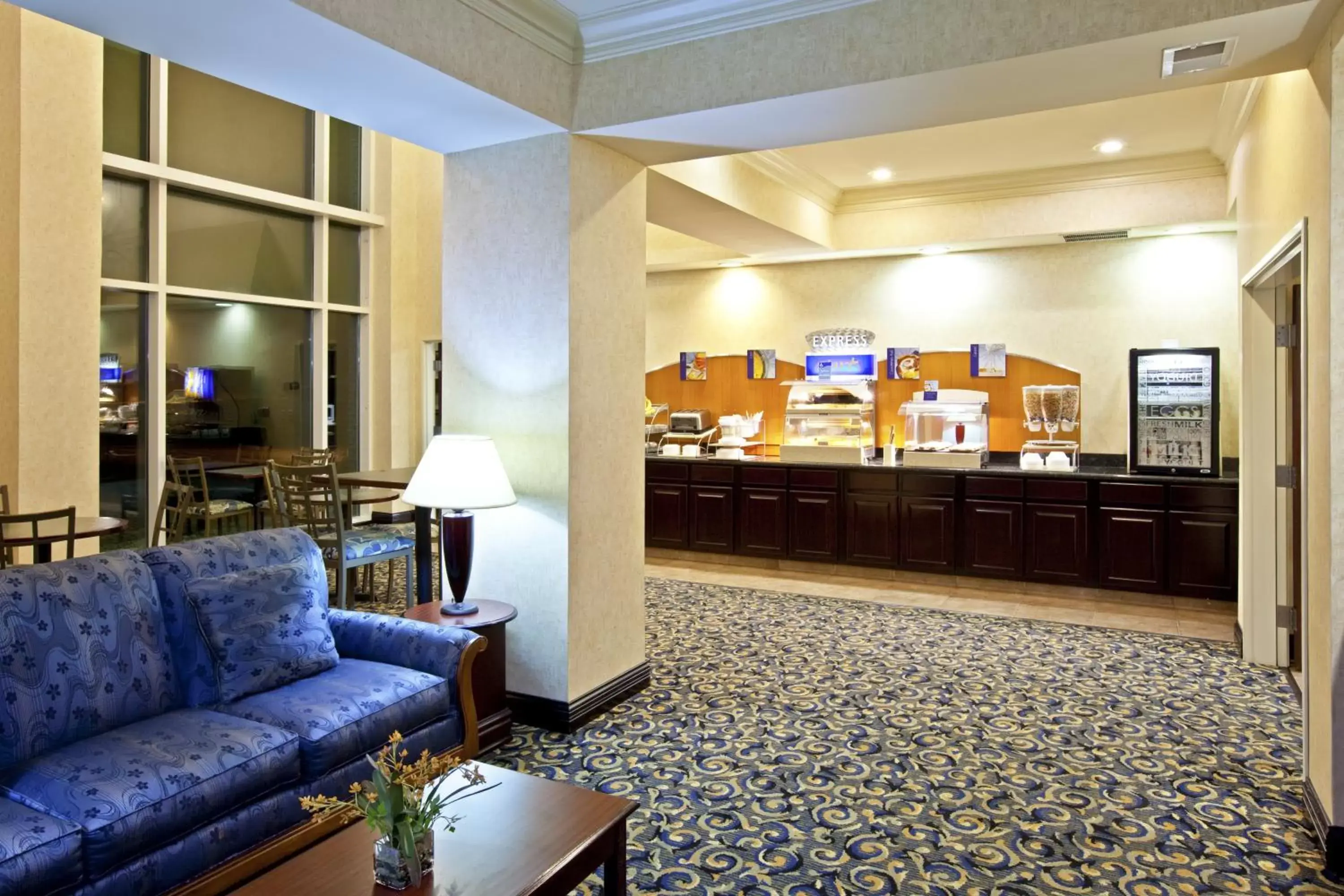 Breakfast, Lobby/Reception in Holiday Inn Express Hotel & Suites Frankfort, an IHG Hotel