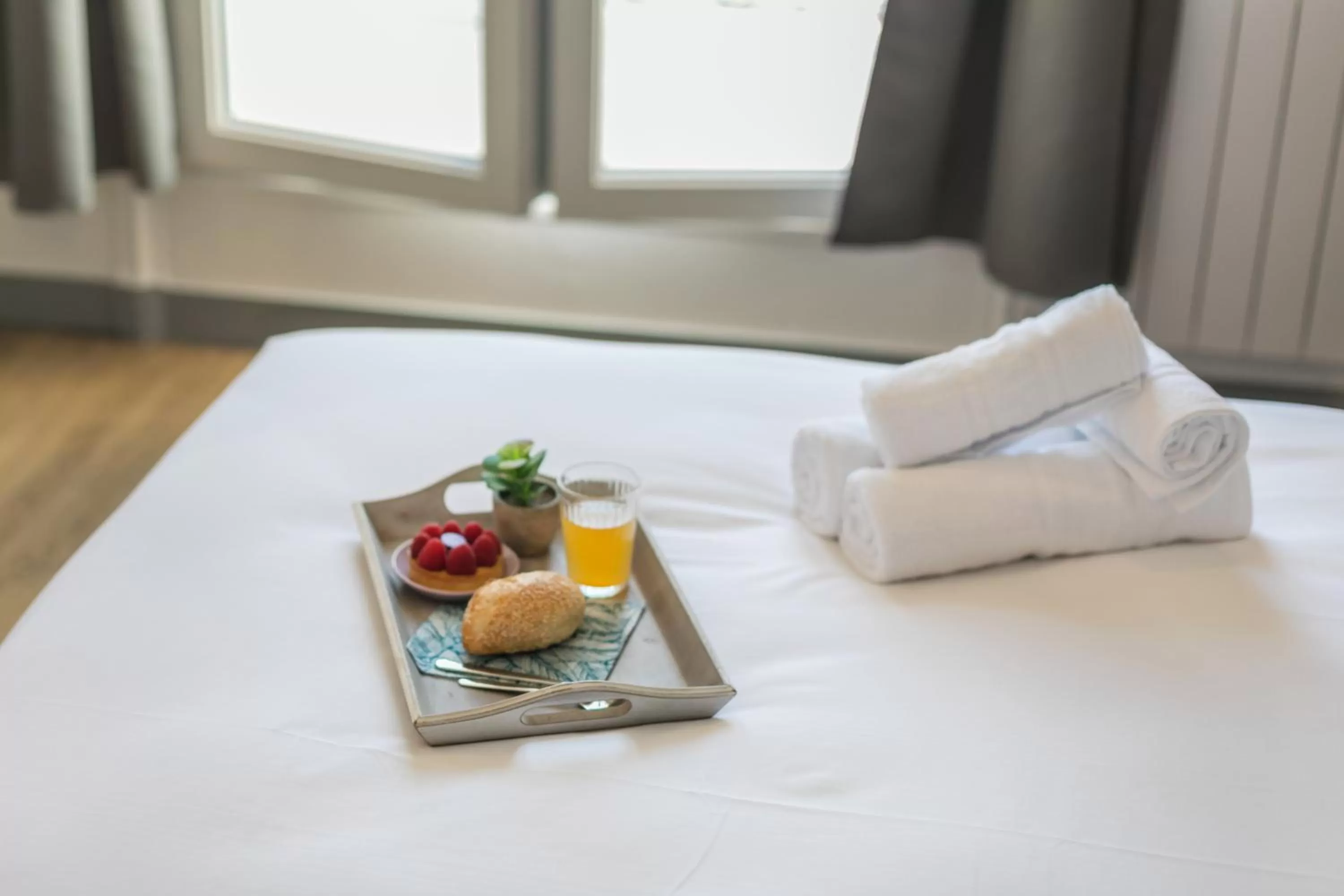 Bed in WS Haussmann - La Fayette