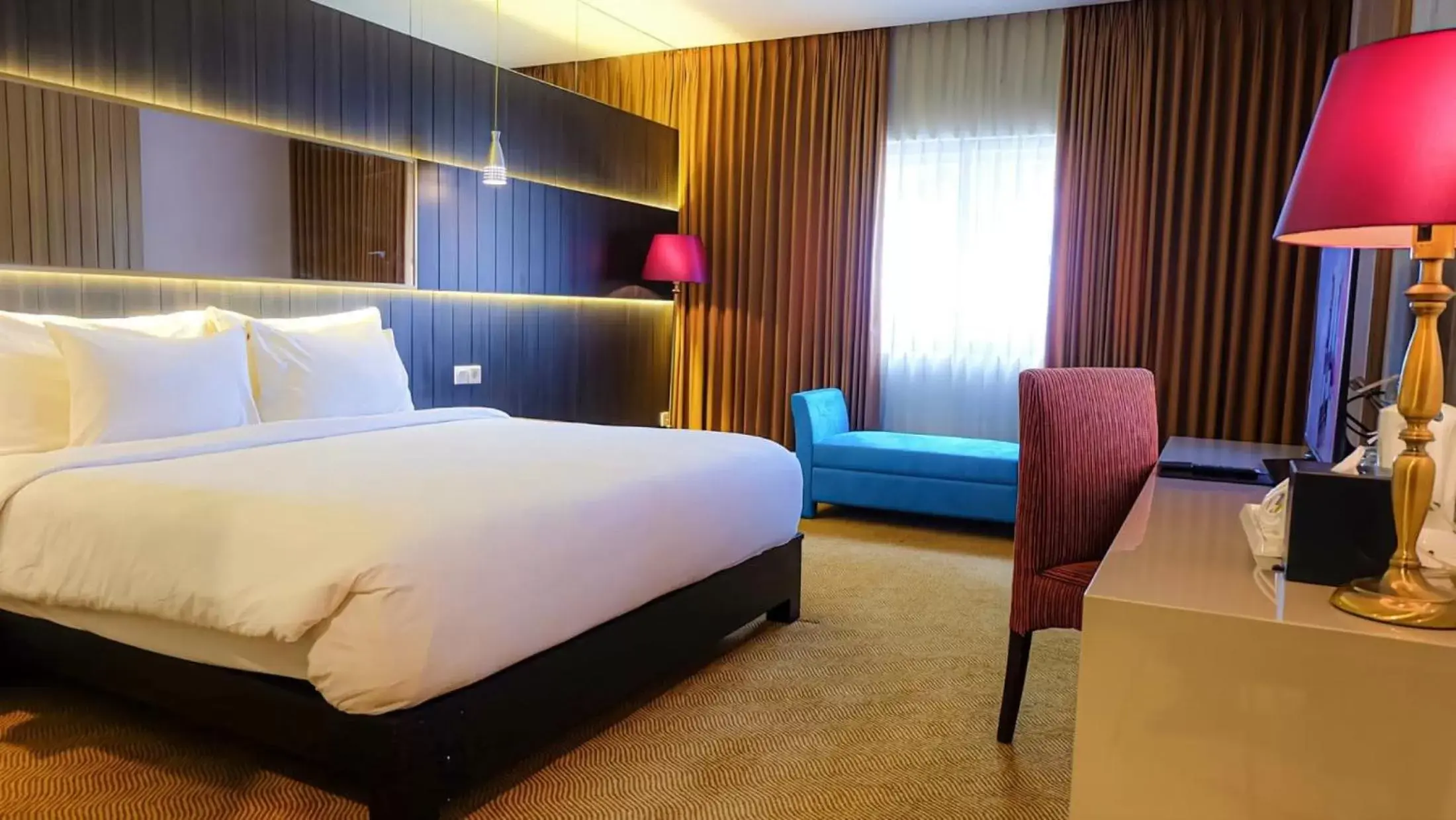 Bedroom, Bed in Swiss-Belhotel Silae Palu