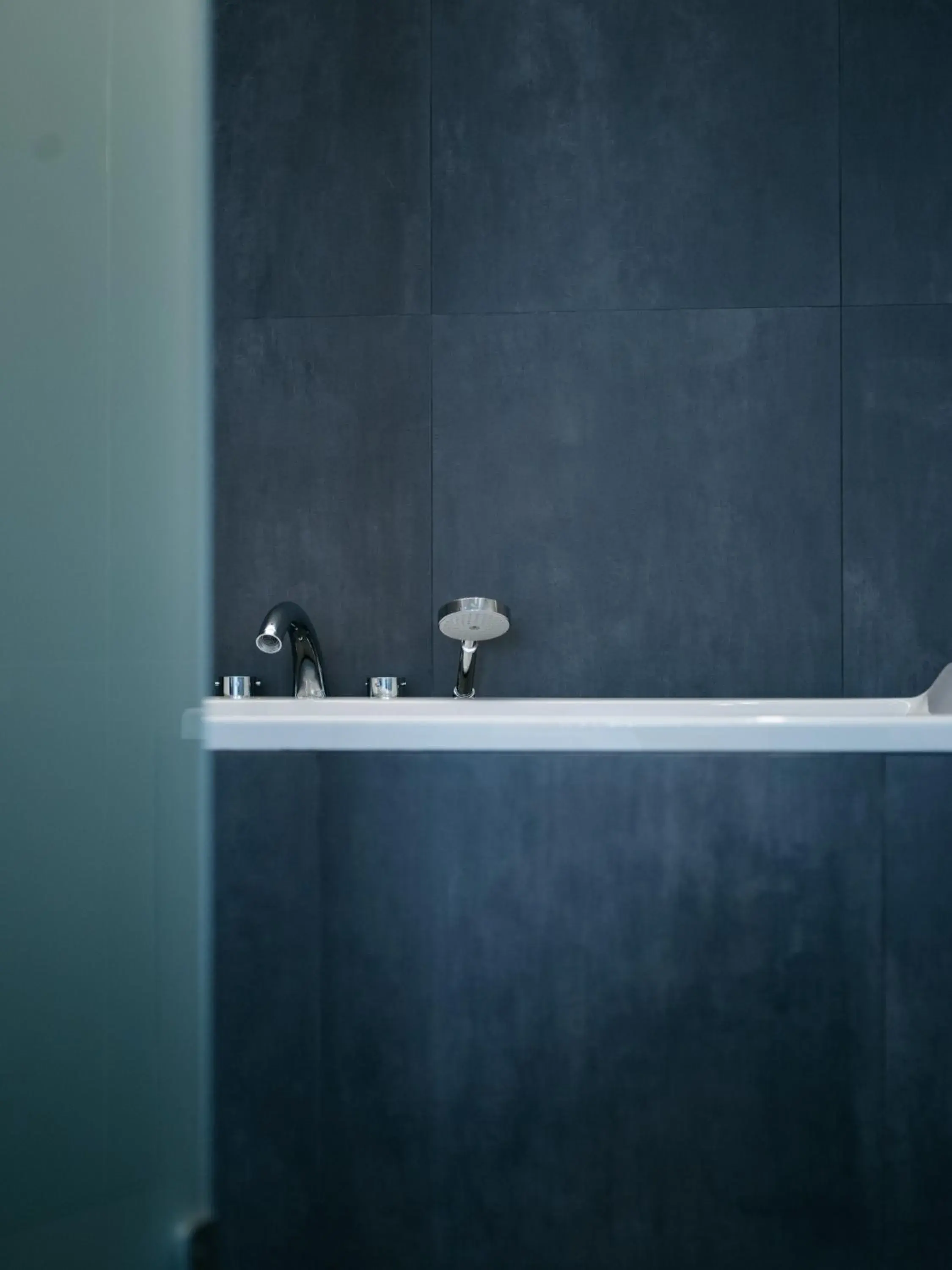 Bath, Bathroom in Arthotel Blaue Gans