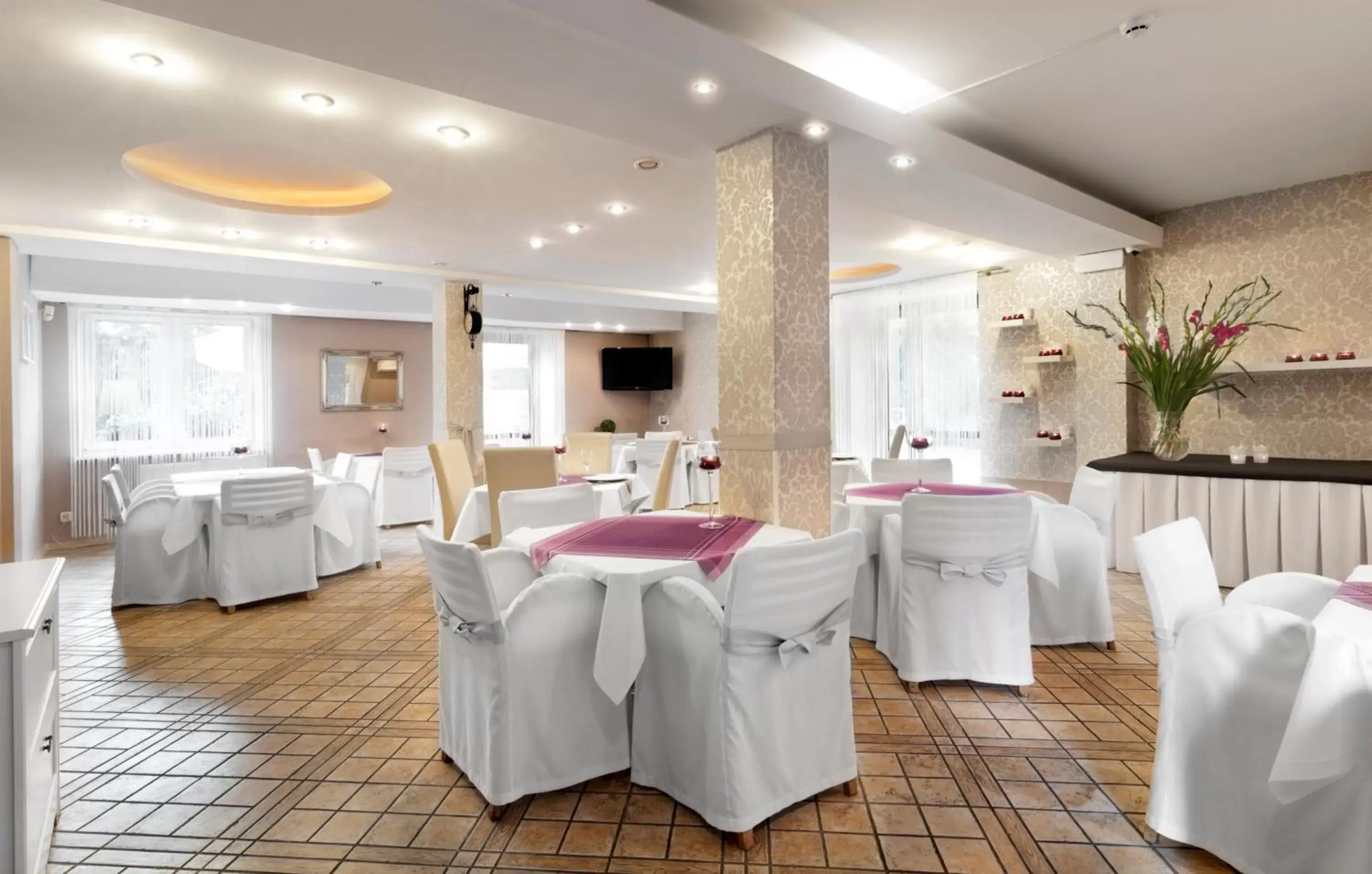 Restaurant/places to eat, Banquet Facilities in Hotel Petrus