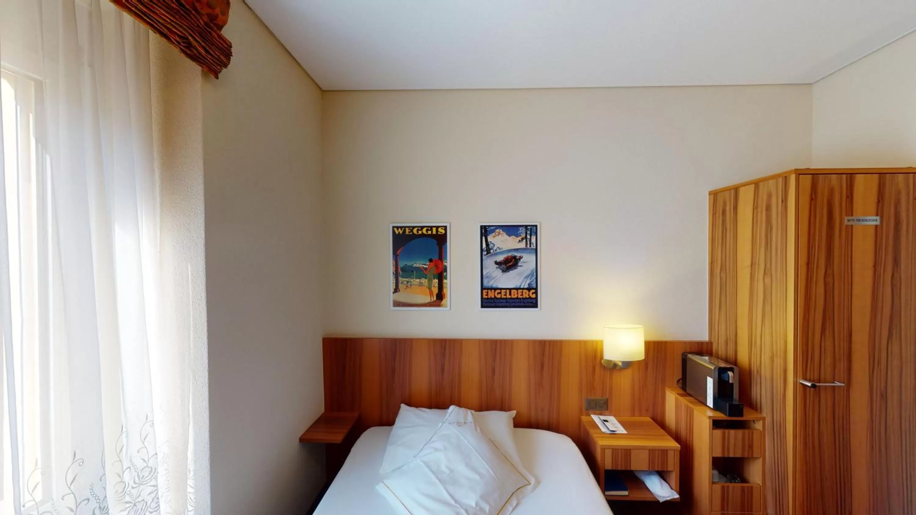 Bedroom, Bed in Hotel Ambassador