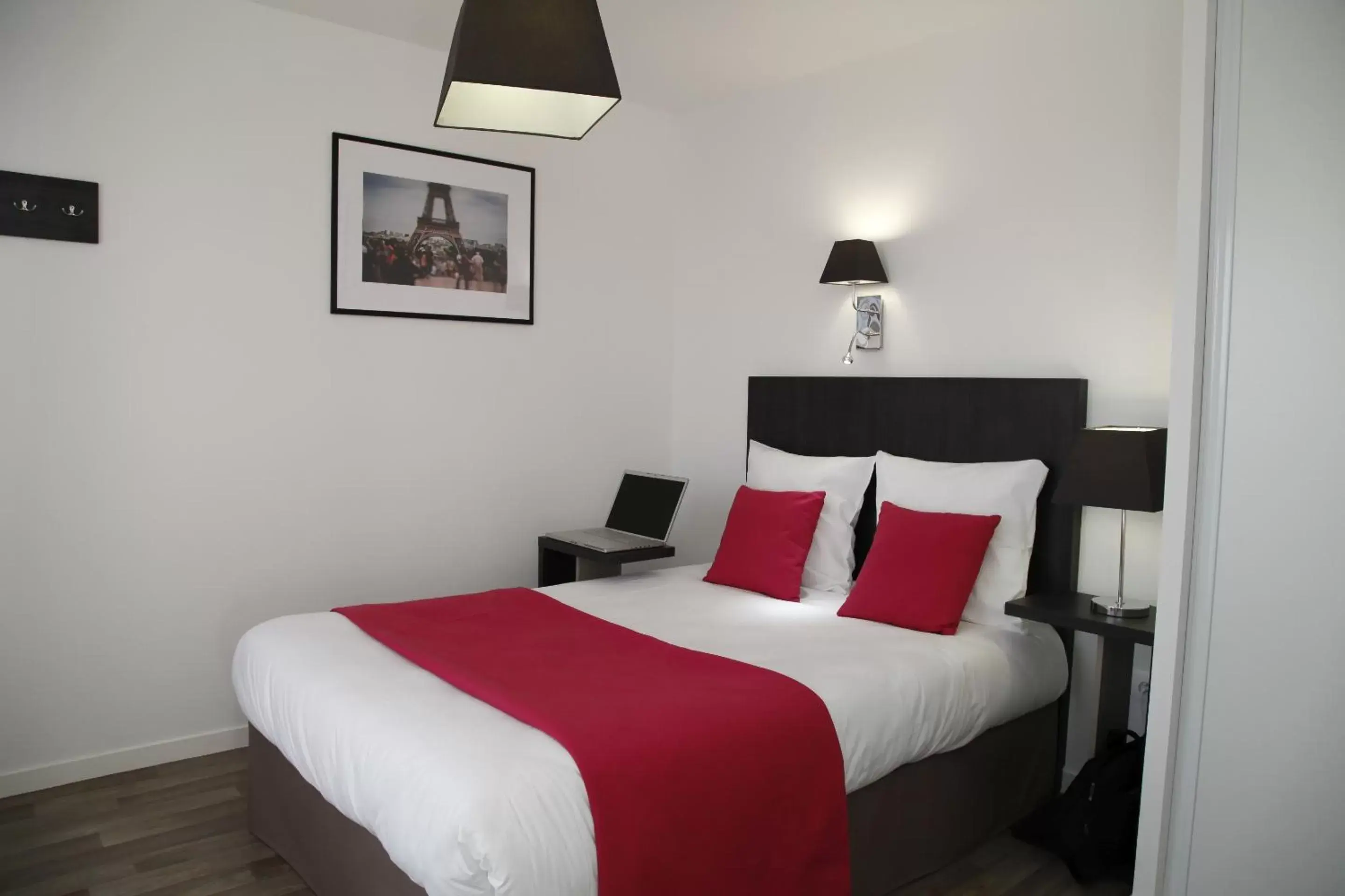 Bedroom, Room Photo in Odalys City Paris Levallois