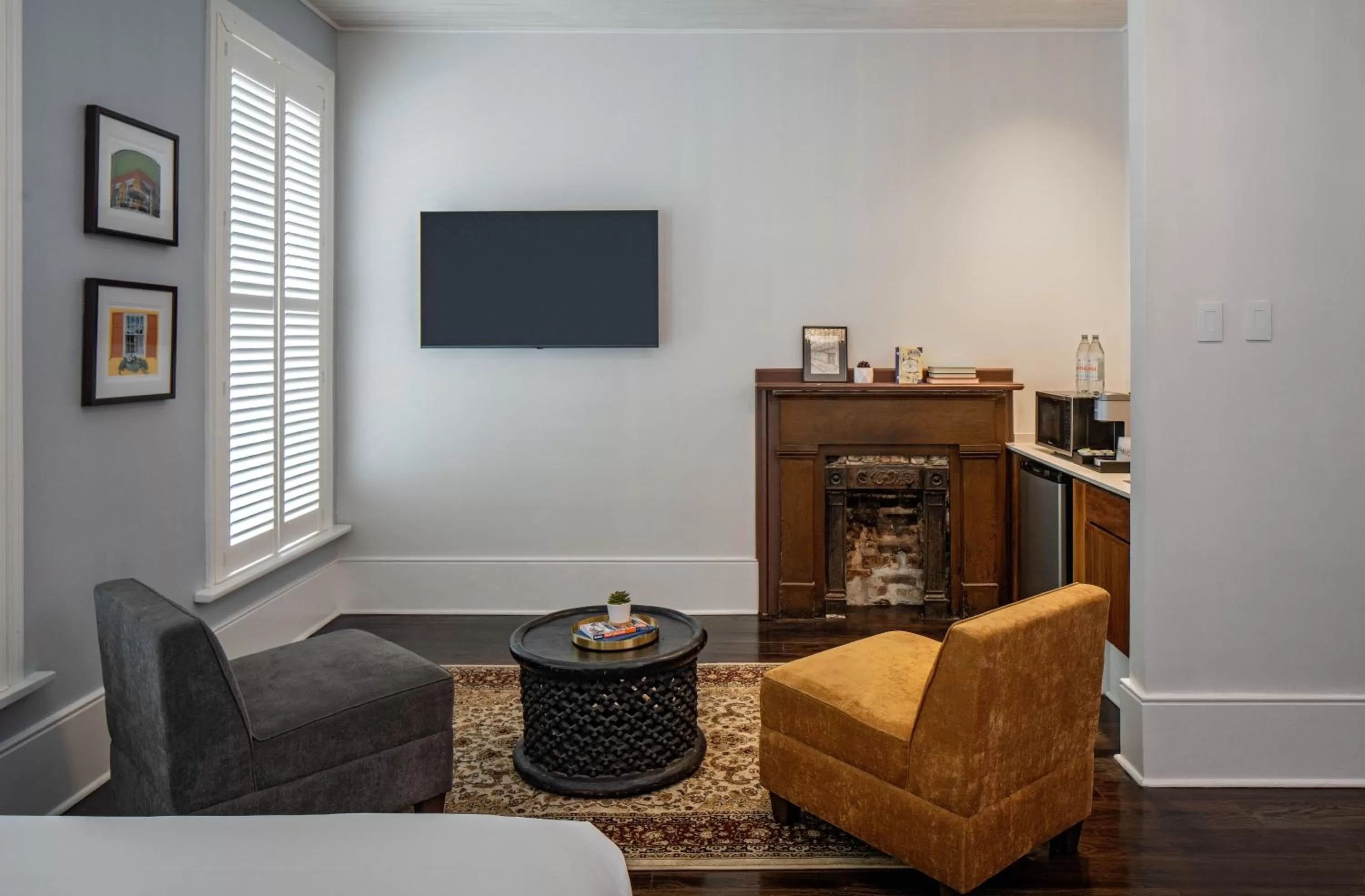 Seating area in Pelham Hotel