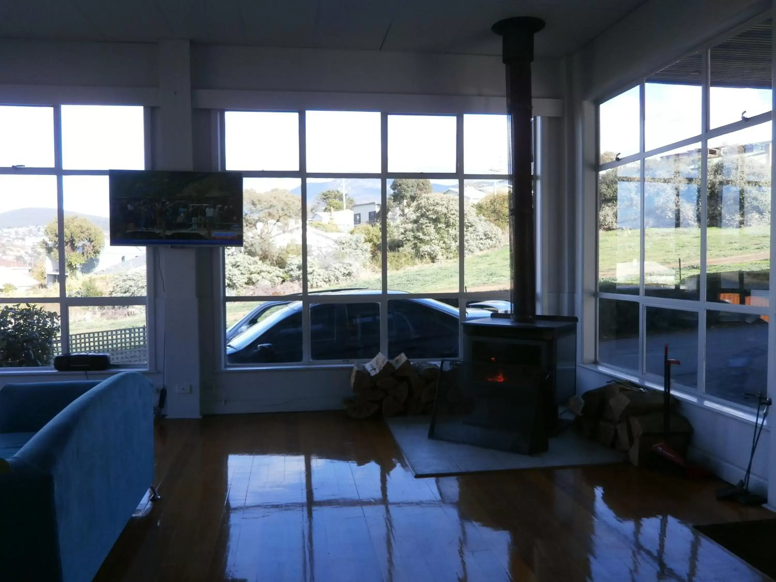 Communal lounge/ TV room, Seating Area in Waterfront Lodge Motel