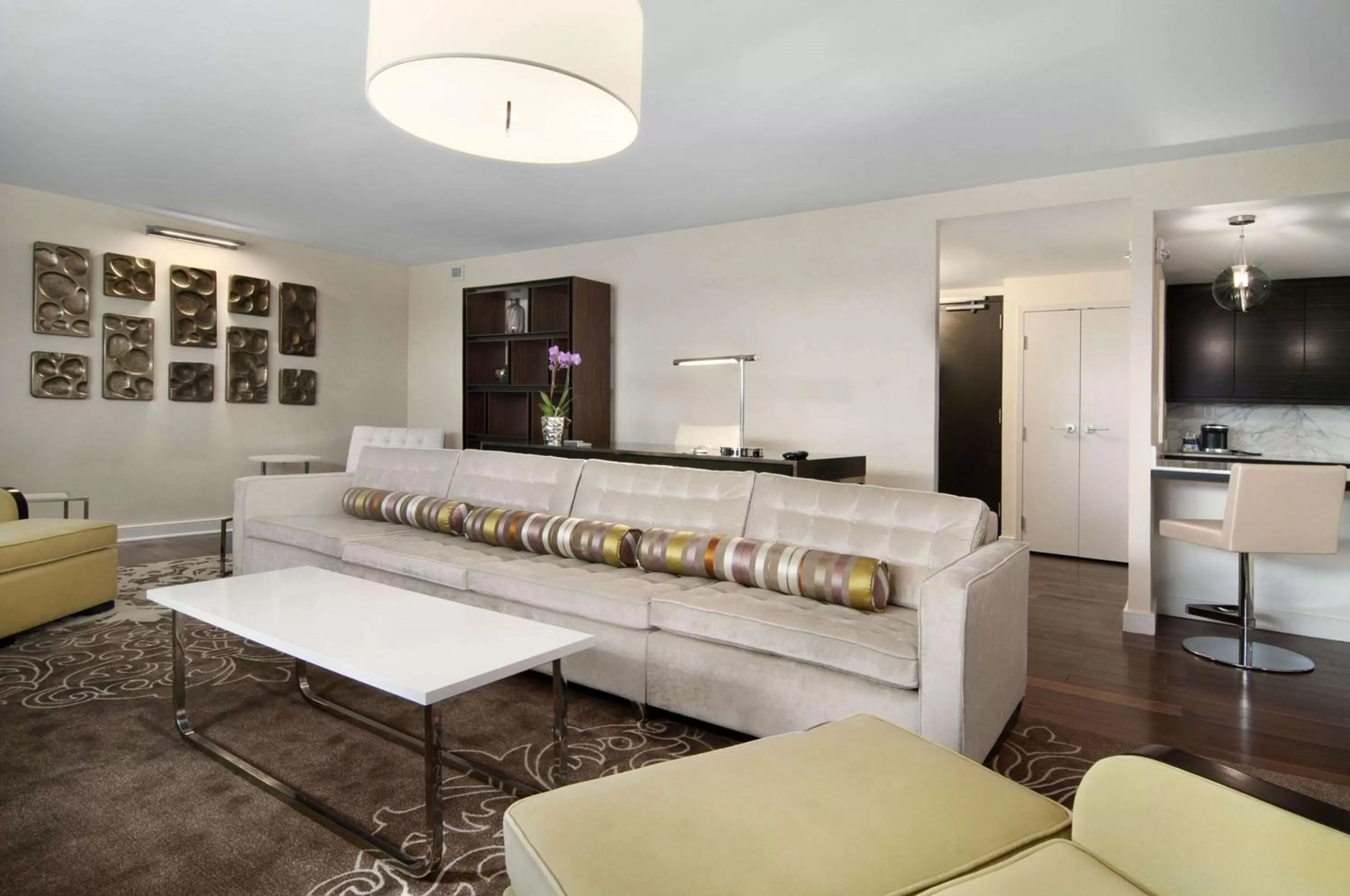 Living room in Hilton Atlanta Airport