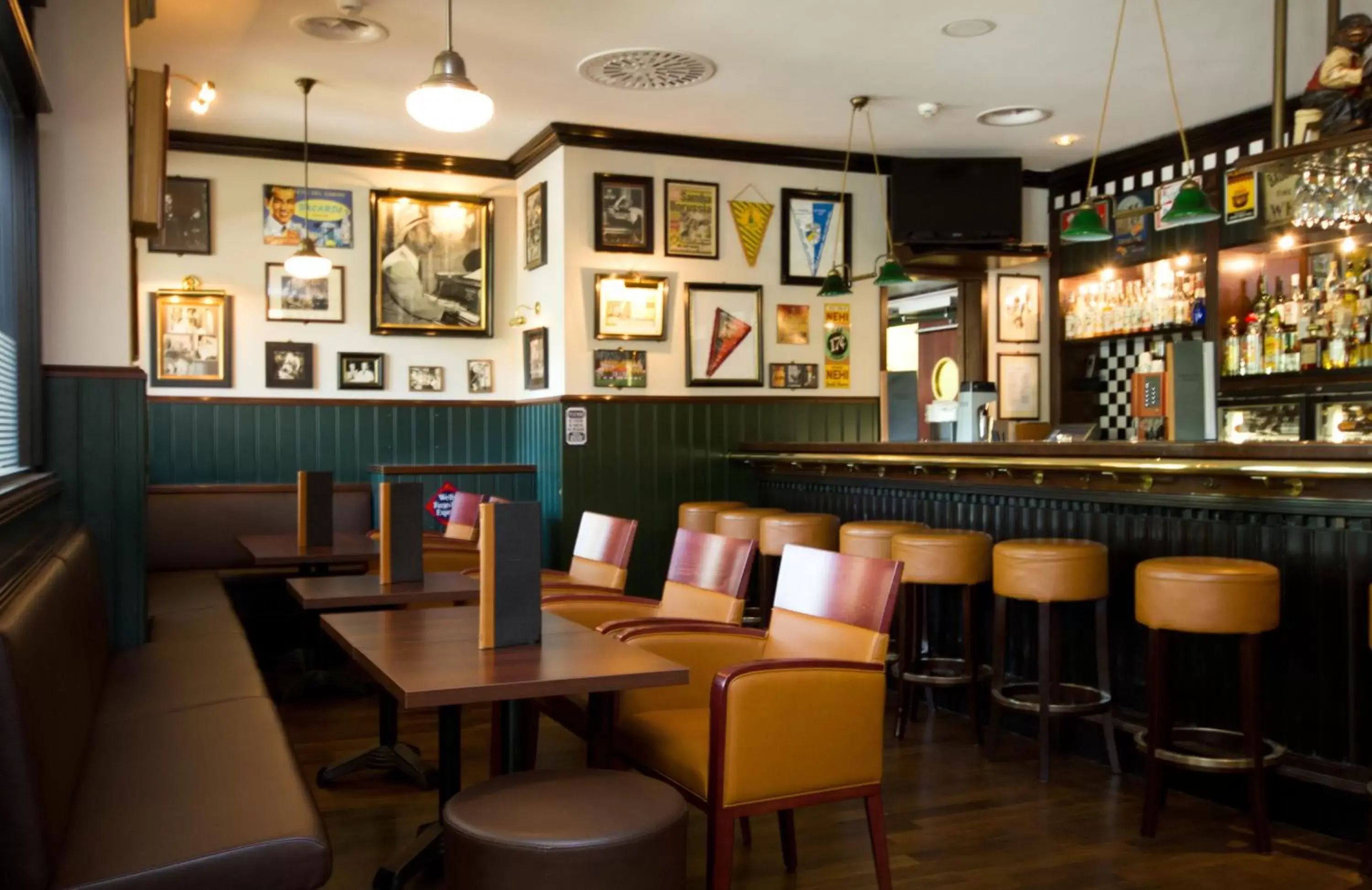 Lounge or bar in Steigenberger Dortmund Lounge or bar in Steigenberger Dortmund