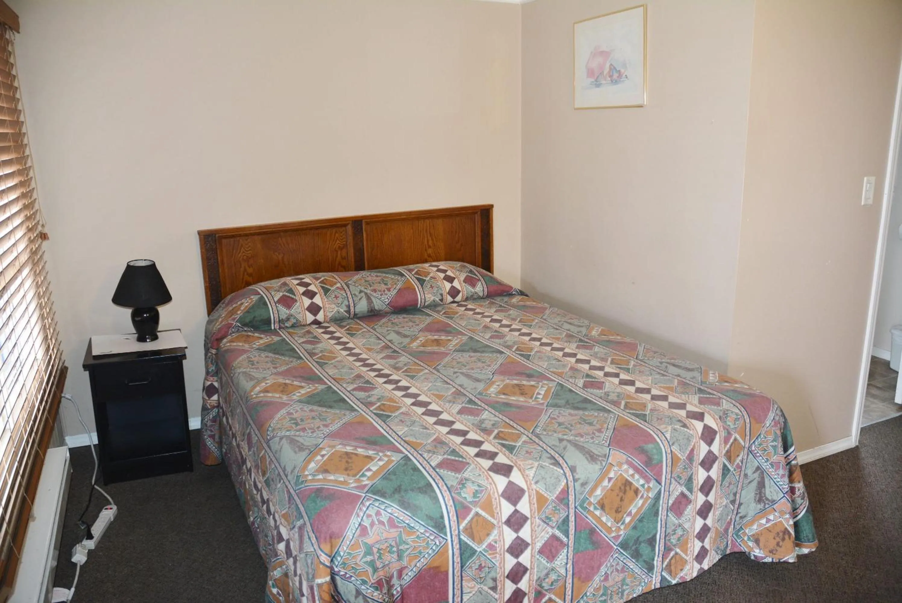 Bed in Bluebird Motel