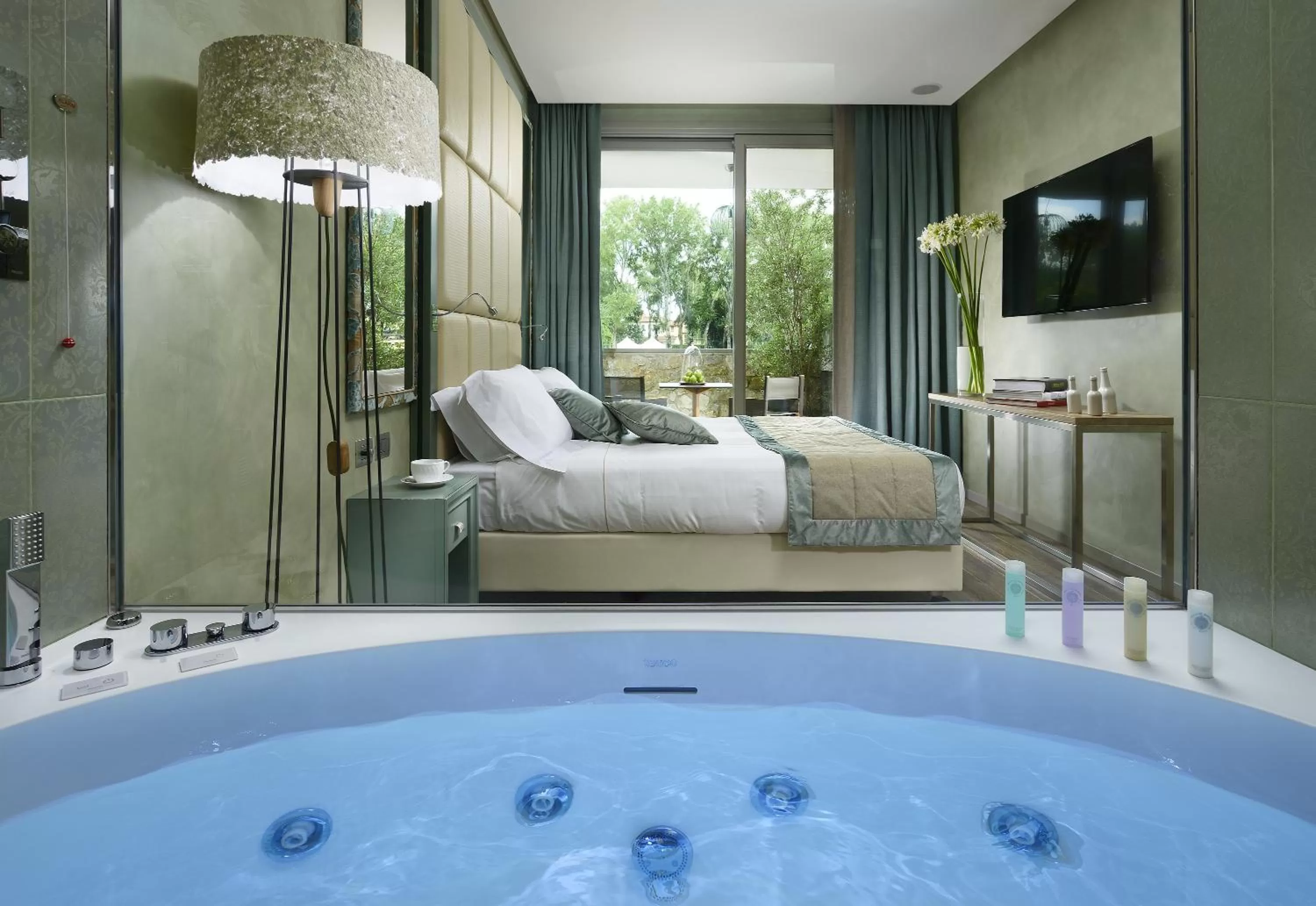 Hot Tub, Bed in Ville Sull'Arno