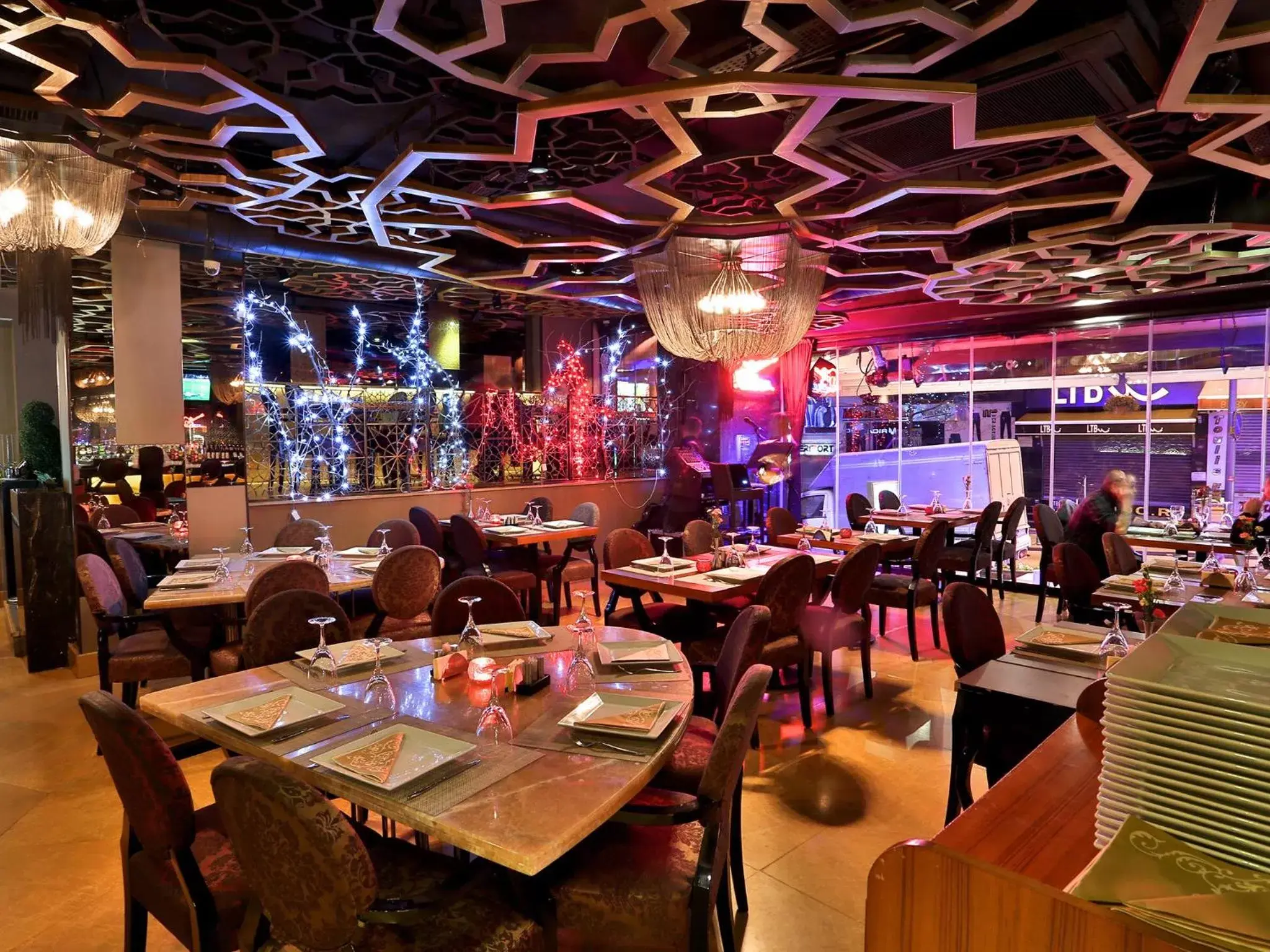 Restaurant/Places to Eat in Hotel Zurich Istanbul