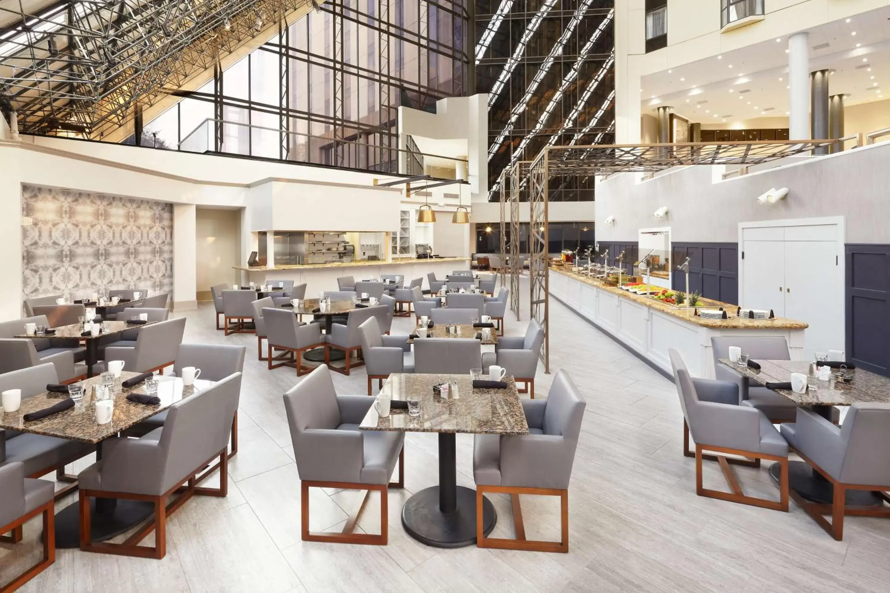 Dining area, Restaurant/Places to Eat in DoubleTree by Hilton Dallas Near the Galleria