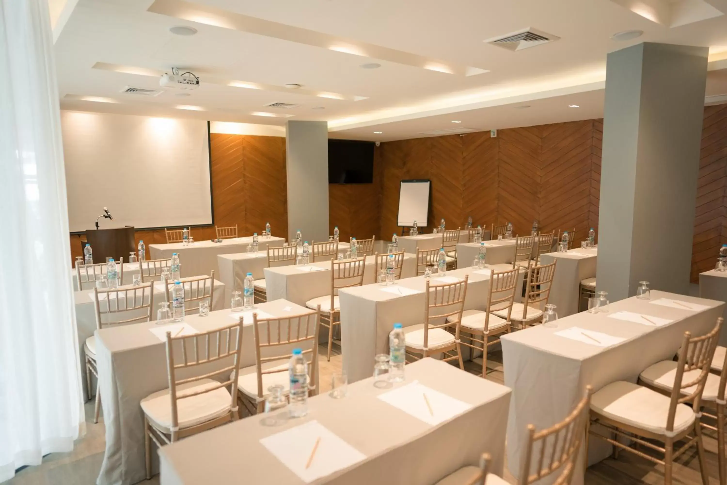 Meeting/conference room, Restaurant/Places to Eat in Whale Hua Hin - SHA Plus