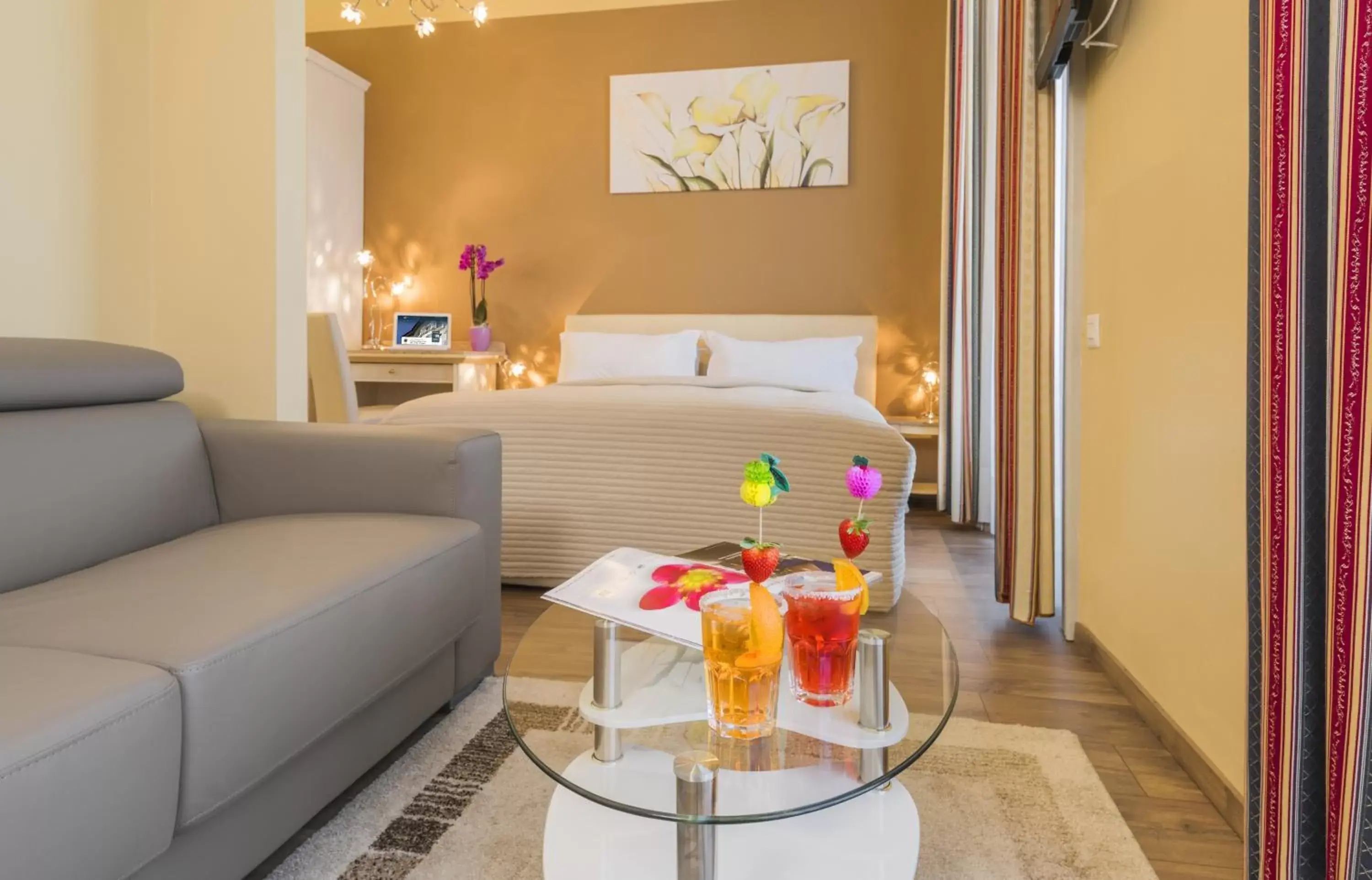 King Room with Lake View in Hotel Victoria King Room with Lake View in Hotel Victoria