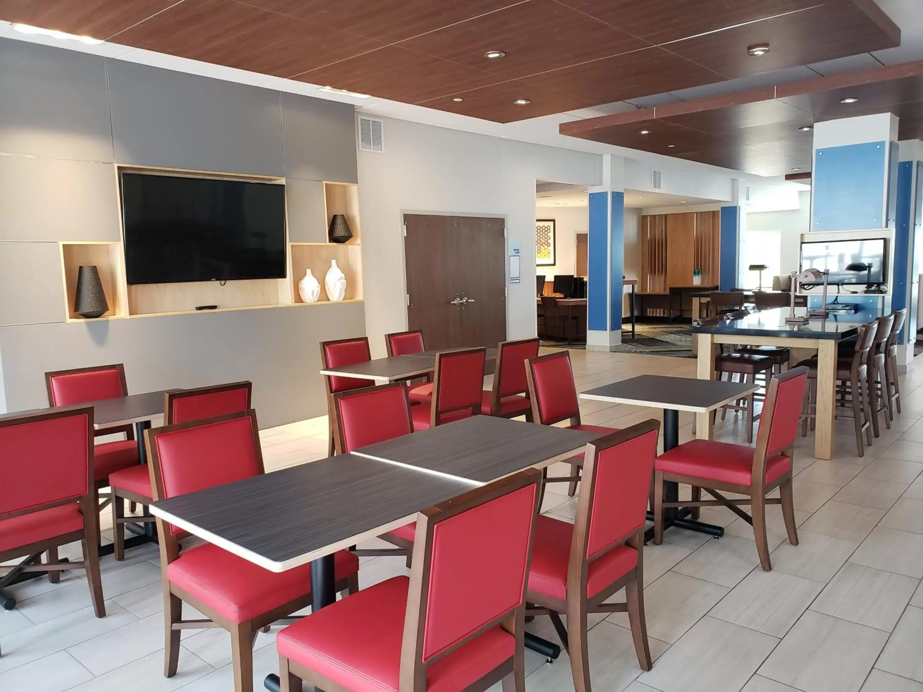 Breakfast, Restaurant/Places to Eat in Holiday Inn Express & Suites Nashville North - Springfield, an IHG Hotel