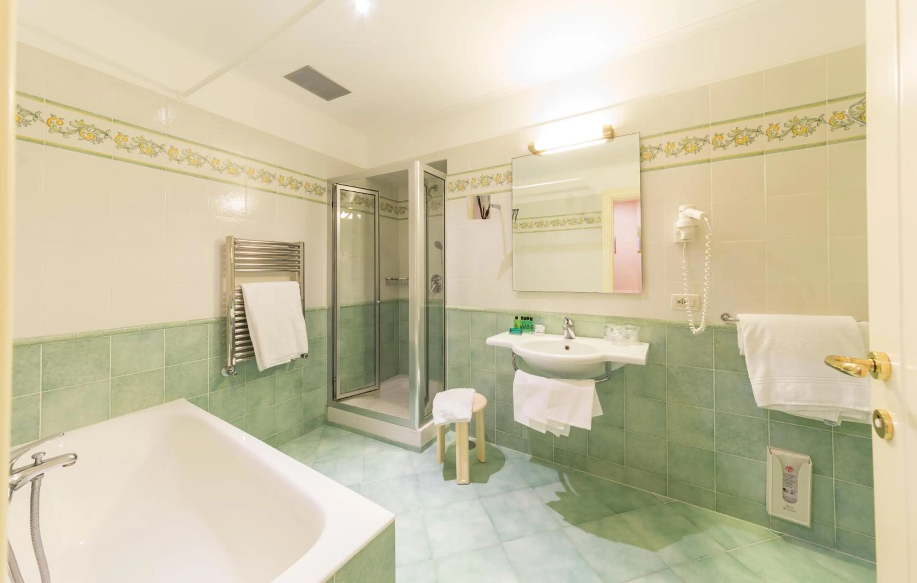 Shower in Hotel Iaccarino