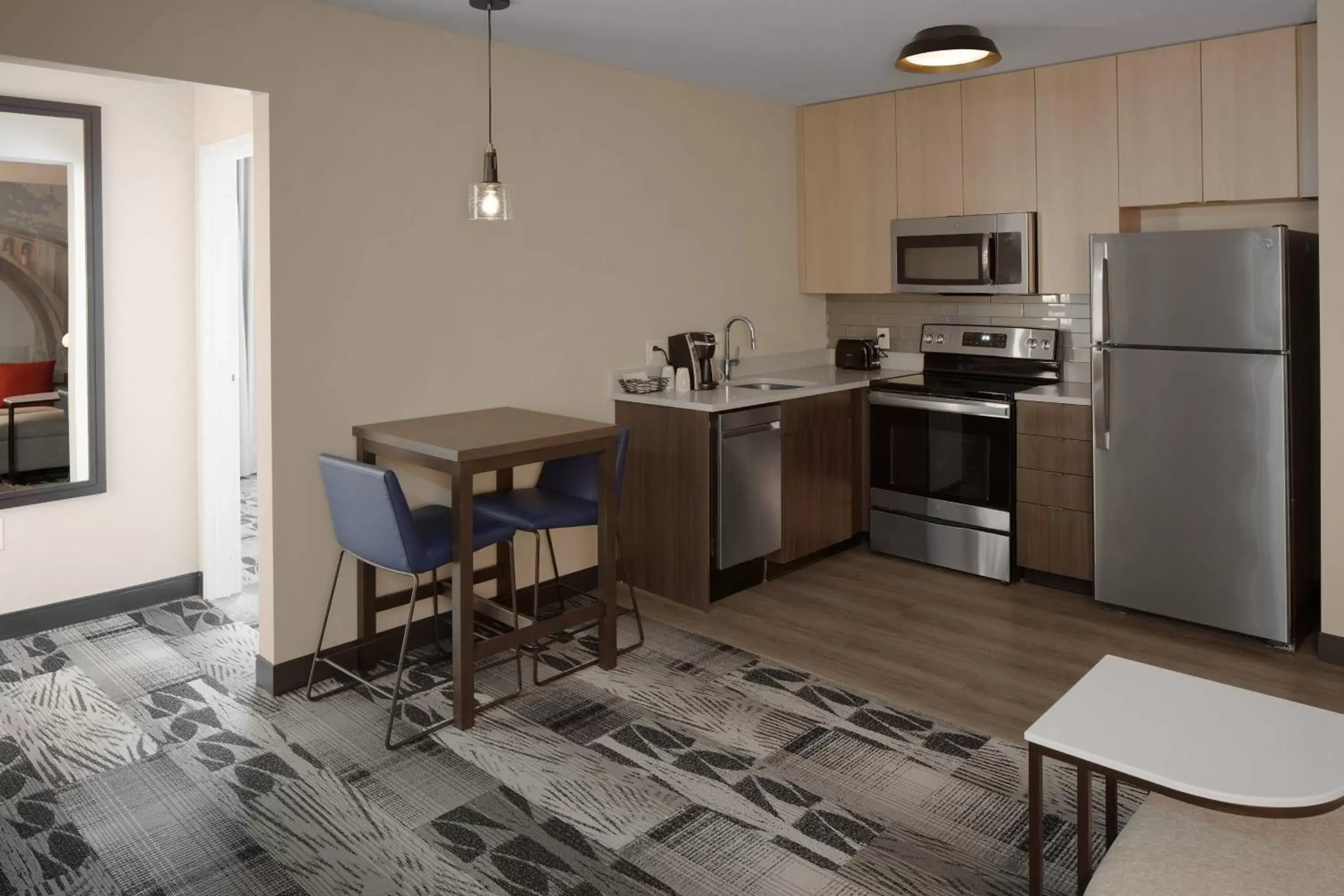 Bedroom, Kitchen/Kitchenette in Residence Inn Richmond Midtown/Glenside