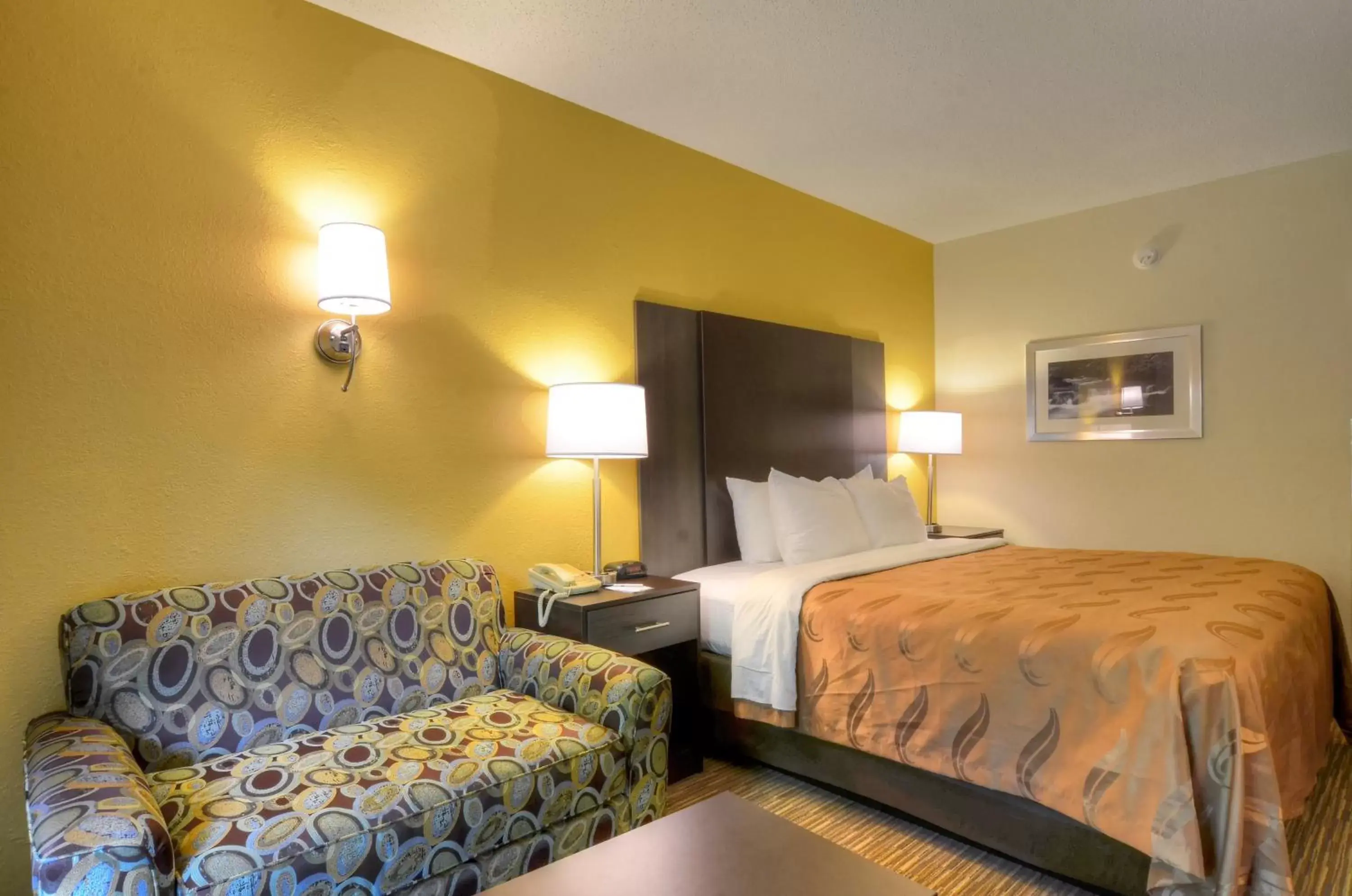 acessibility, Bed in Quality Inn Cherokee