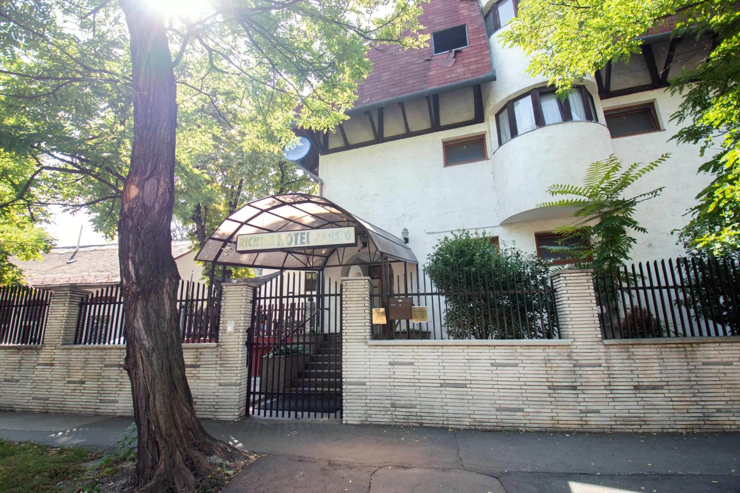 Property building in Richter Pansion