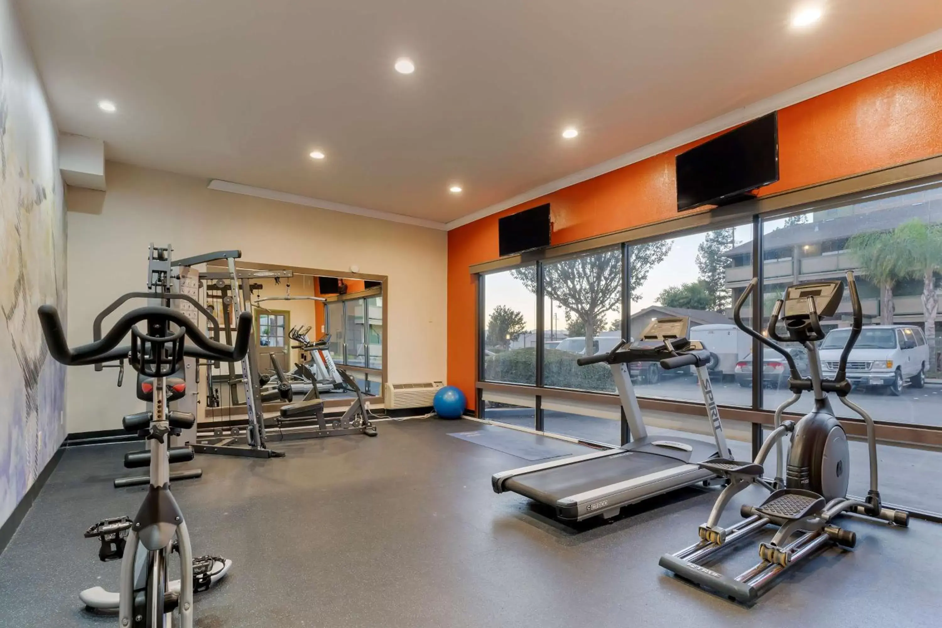 Fitness centre/facilities in Best Western Plus Forest Park Inn Fitness centre/facilities in Best Western Plus Forest Park Inn