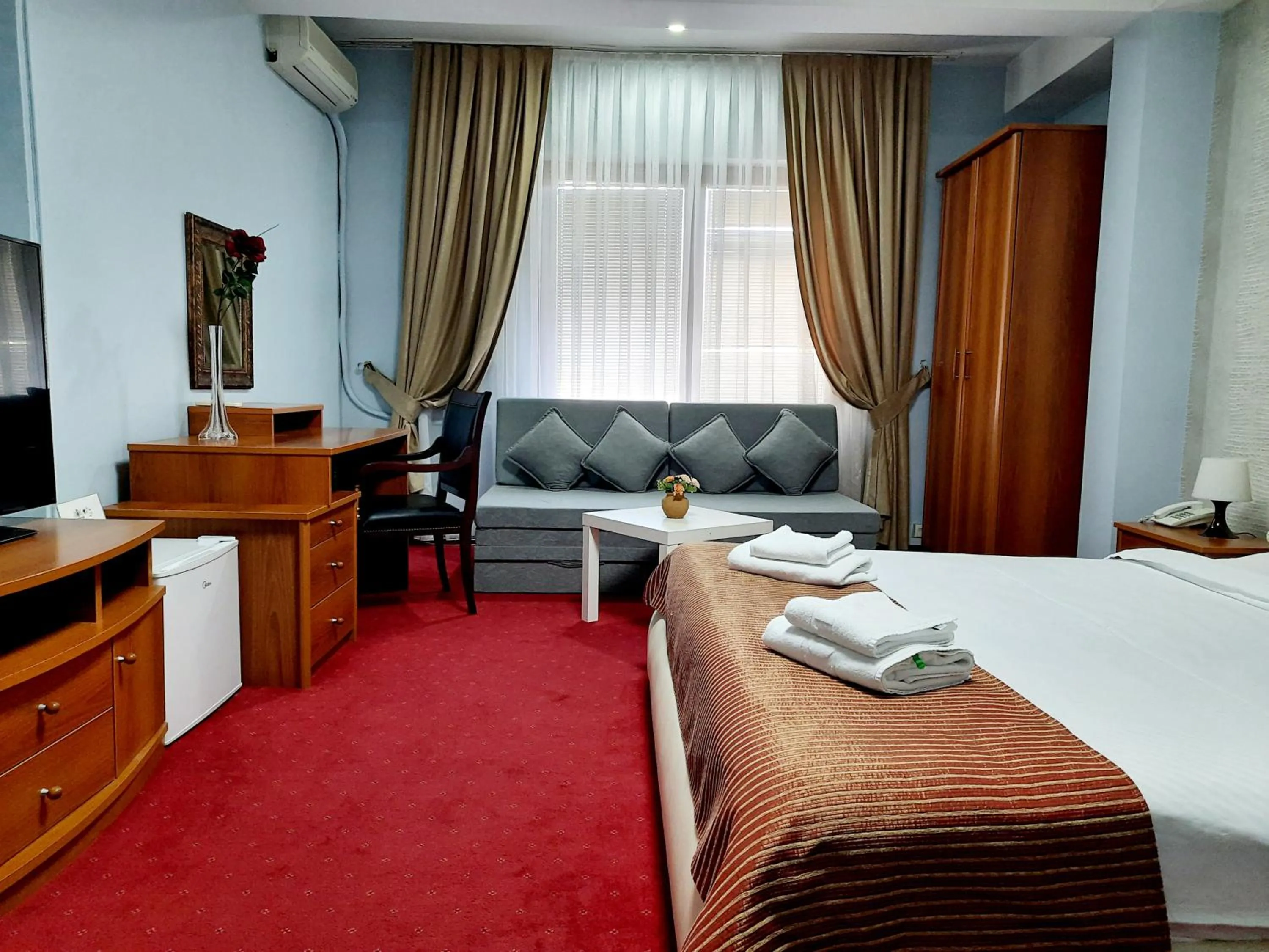 Bed in Hotel Aristocrat & Fish Restaurant