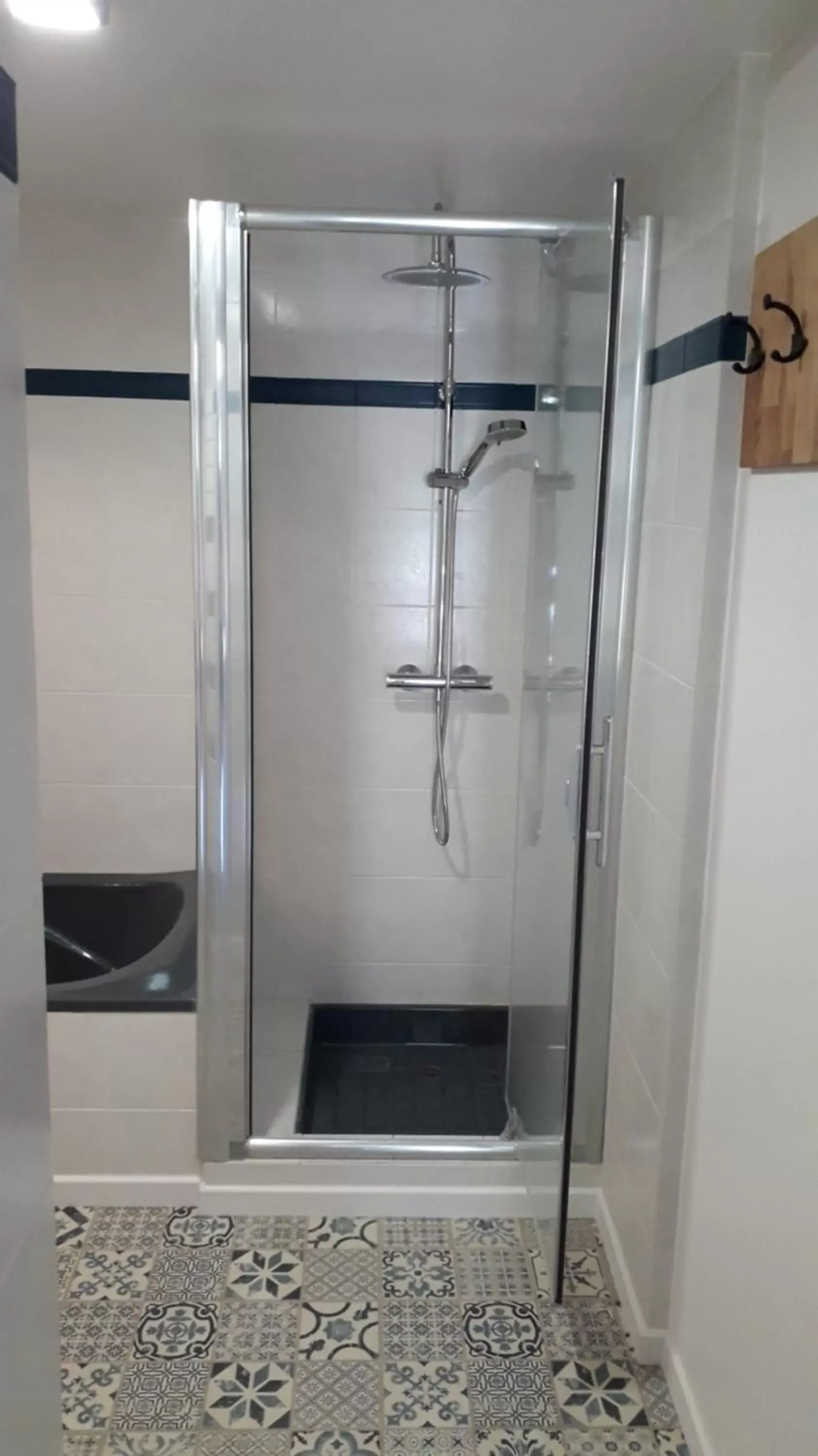 Shower, Bathroom in Etoilevacances Chambres d hotes Campagne en Lavande