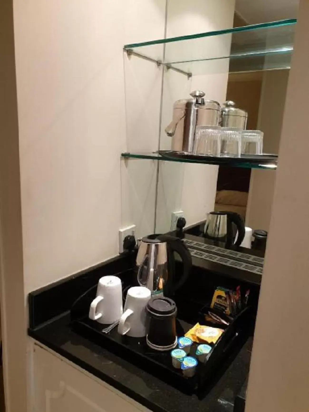 Coffee/tea facilities, Kitchen/Kitchenette in Hollins Hall Hotel, Golf & Country Club