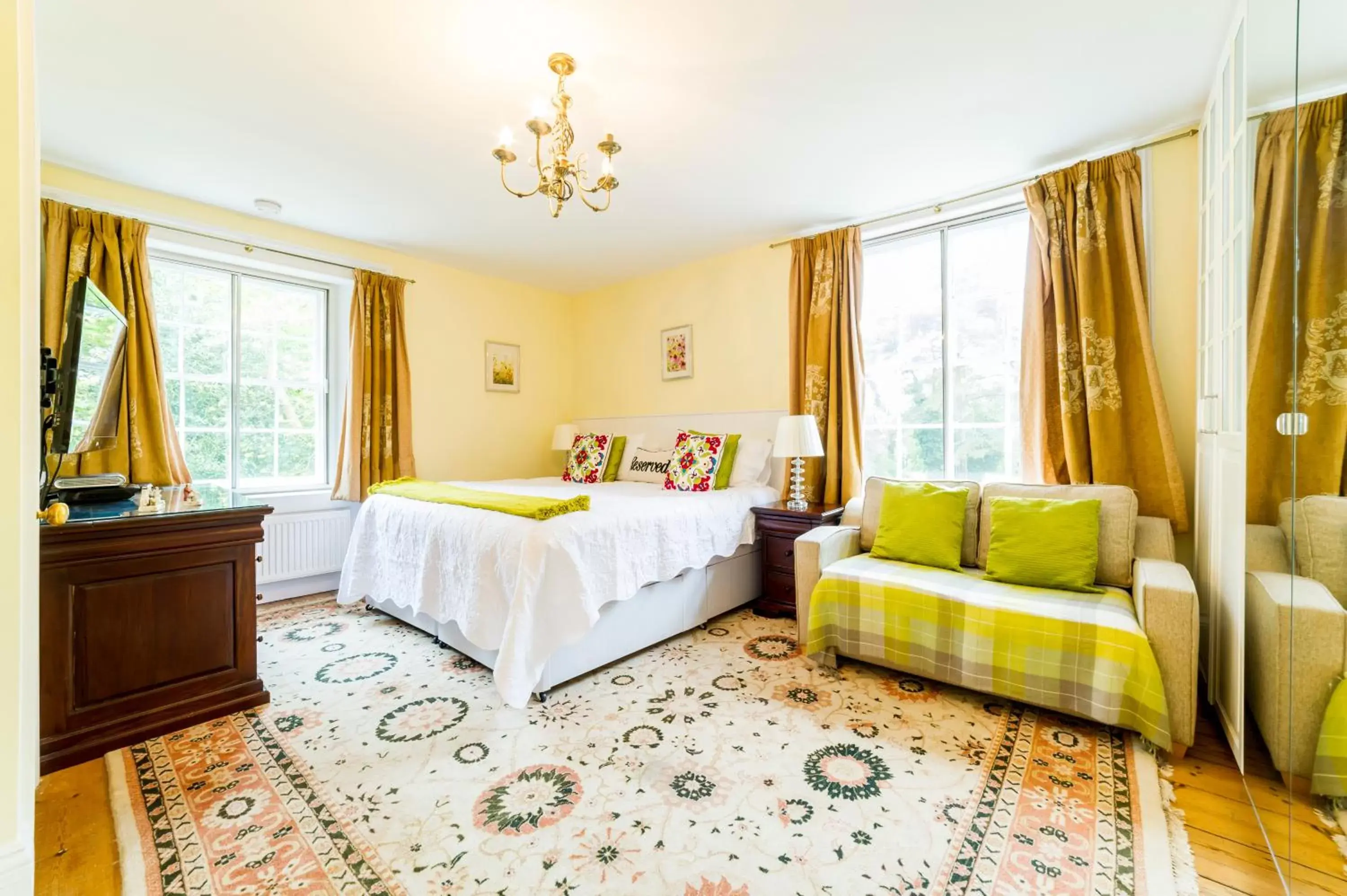 Deluxe Super King or Twin Room with en-suite in Molland Manor House Bed & Breakfast Deluxe Super King or Twin Room with en-suite in Molland Manor House Bed & Breakfast