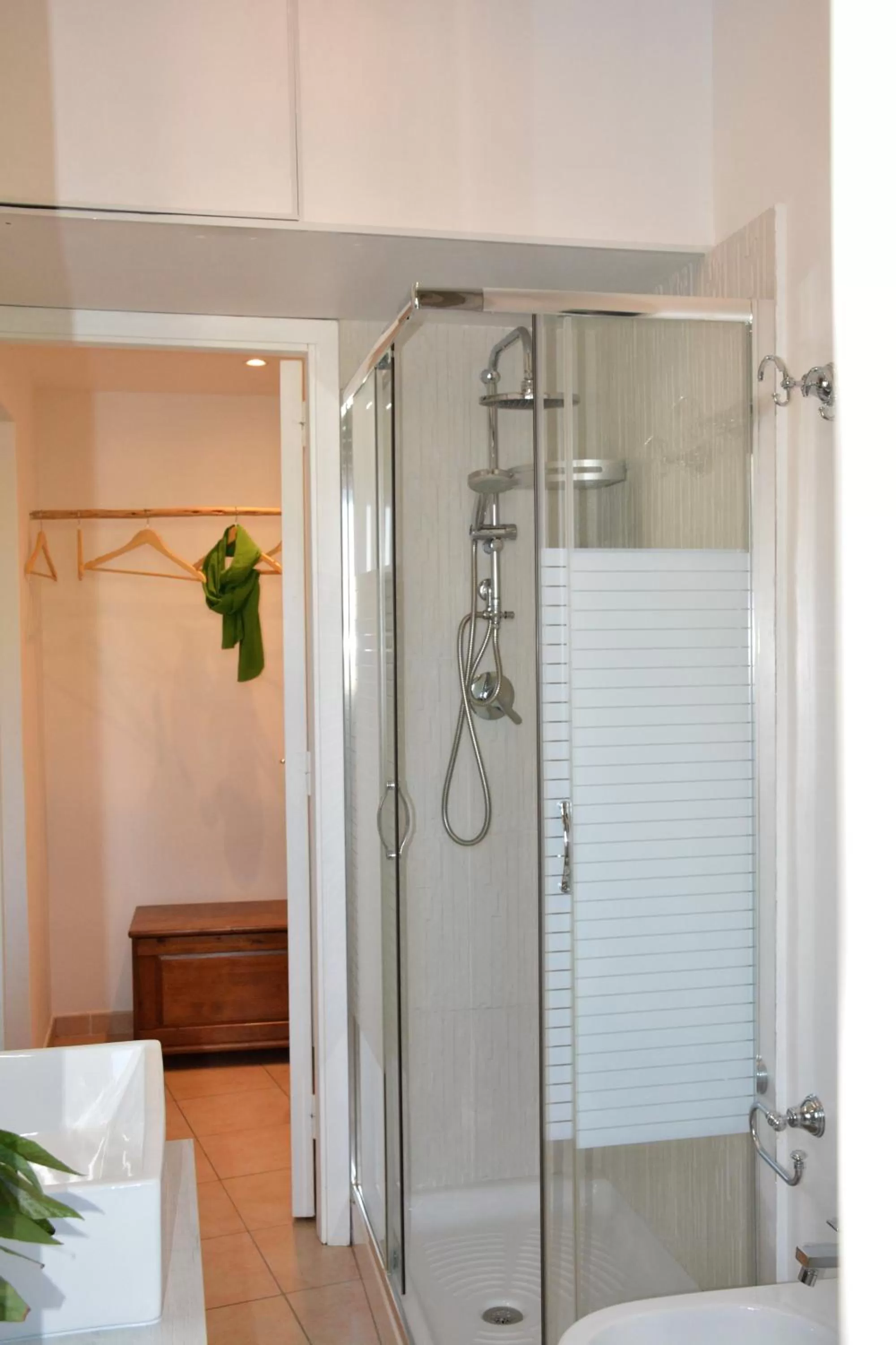 Shower, Bathroom in B&B Fashion style