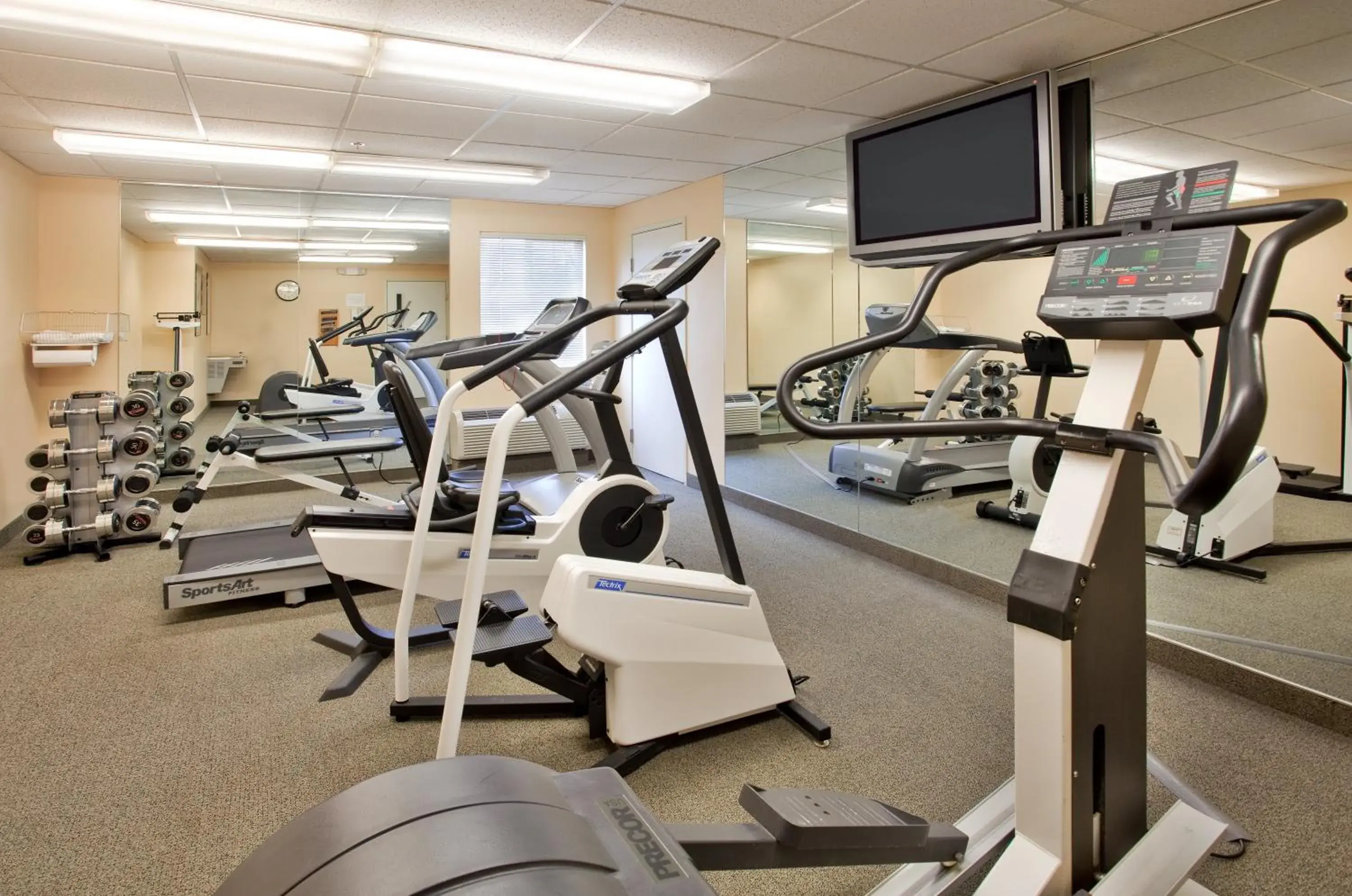 Spa and wellness centre/facilities, Fitness Center/Facilities in Candlewood Suites Rockford, an IHG Hotel