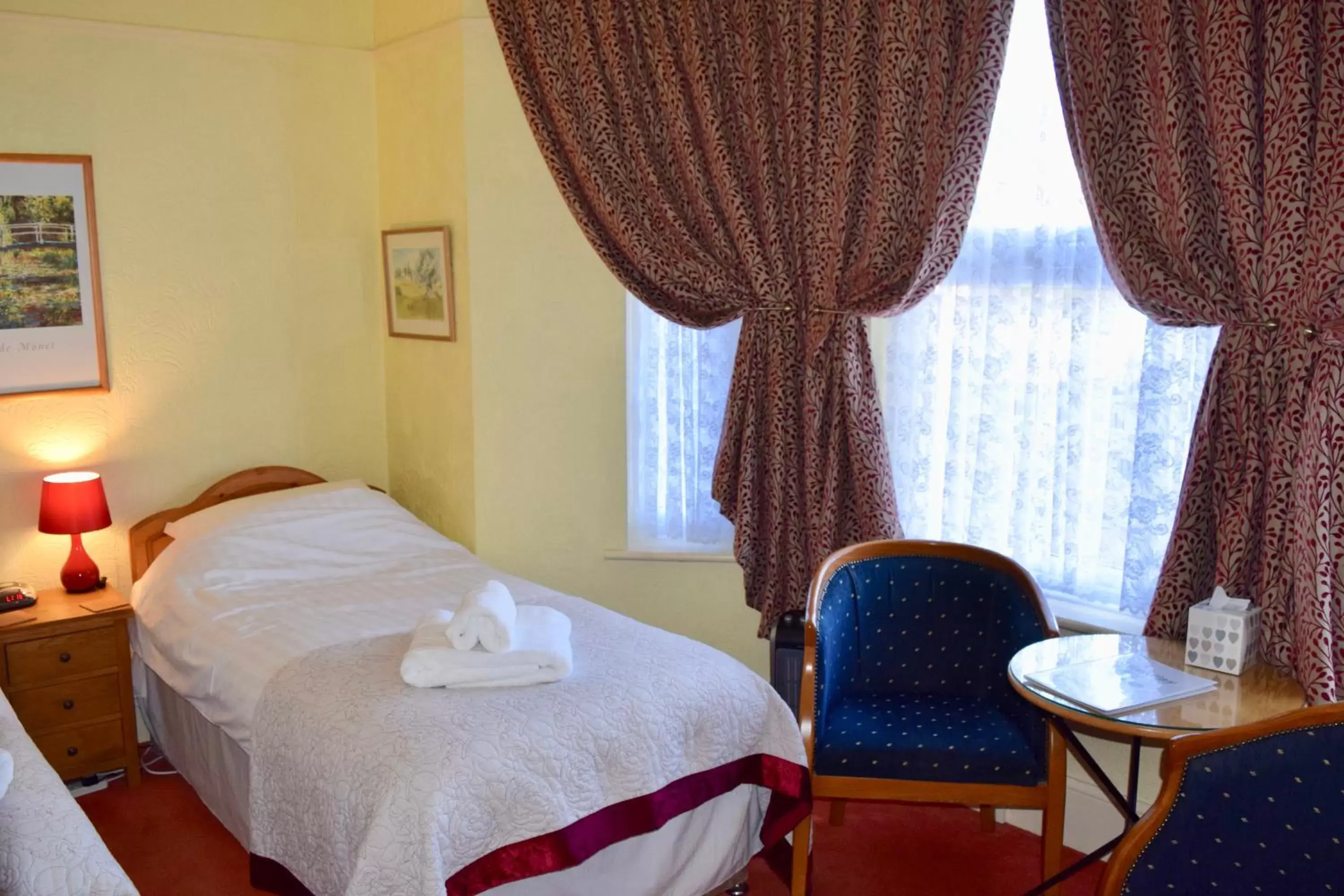 Photo of the whole room, Bed in Bewdley Hill House