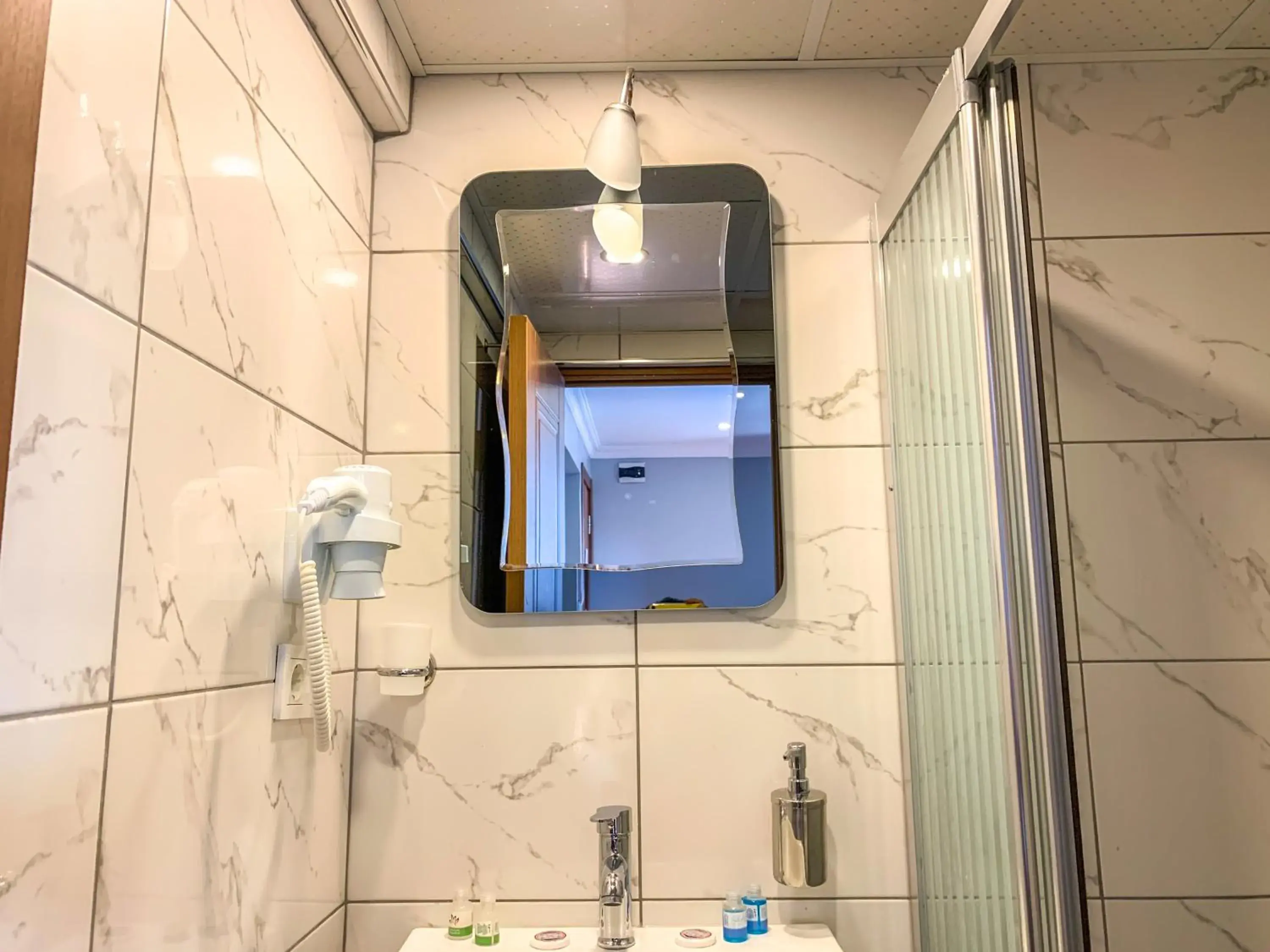 Bathroom in Sultanahmet Nu Hotel