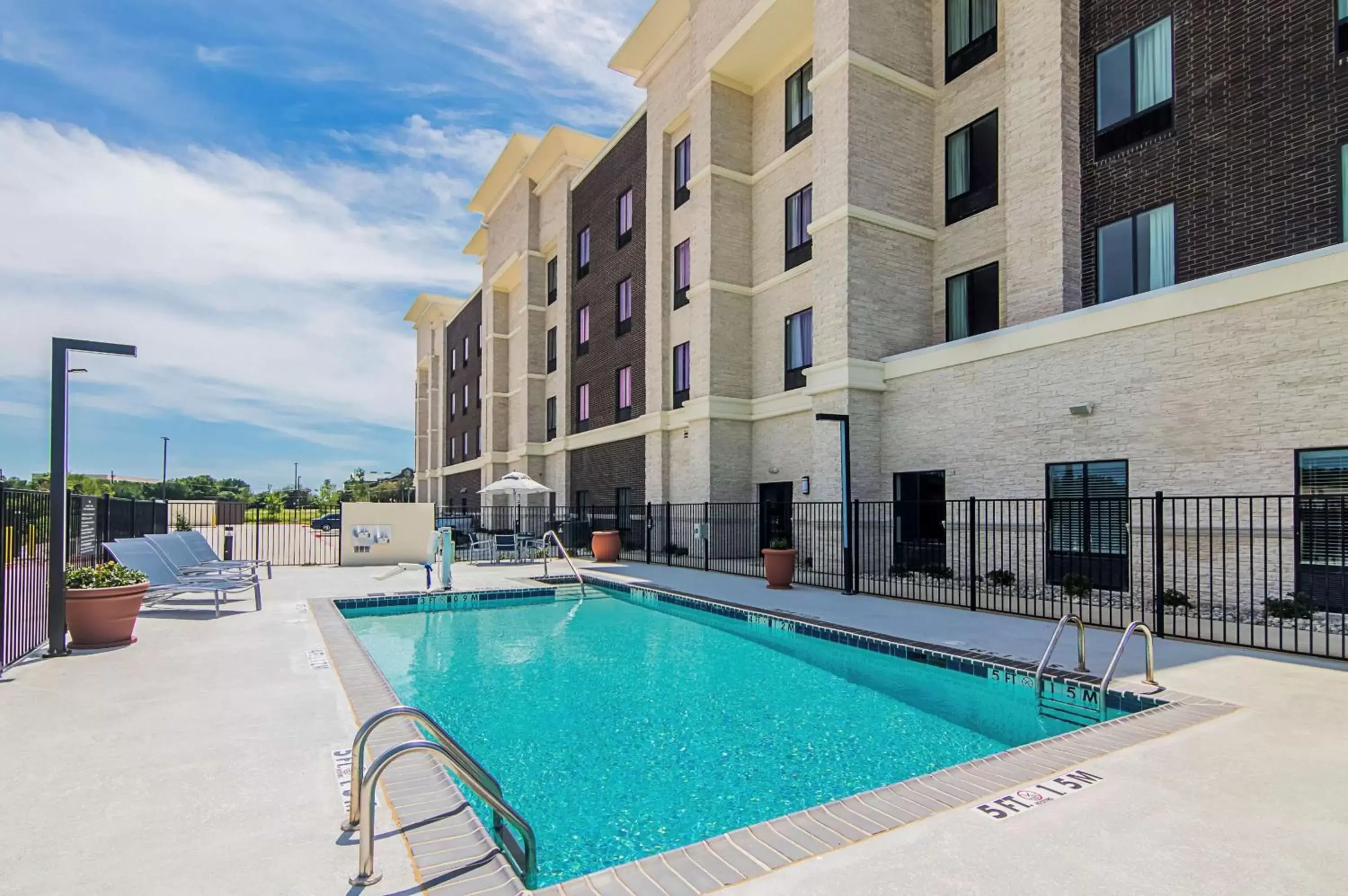 Pool view, Property Building in Hampton Inn & Suites-Dallas/Richardson