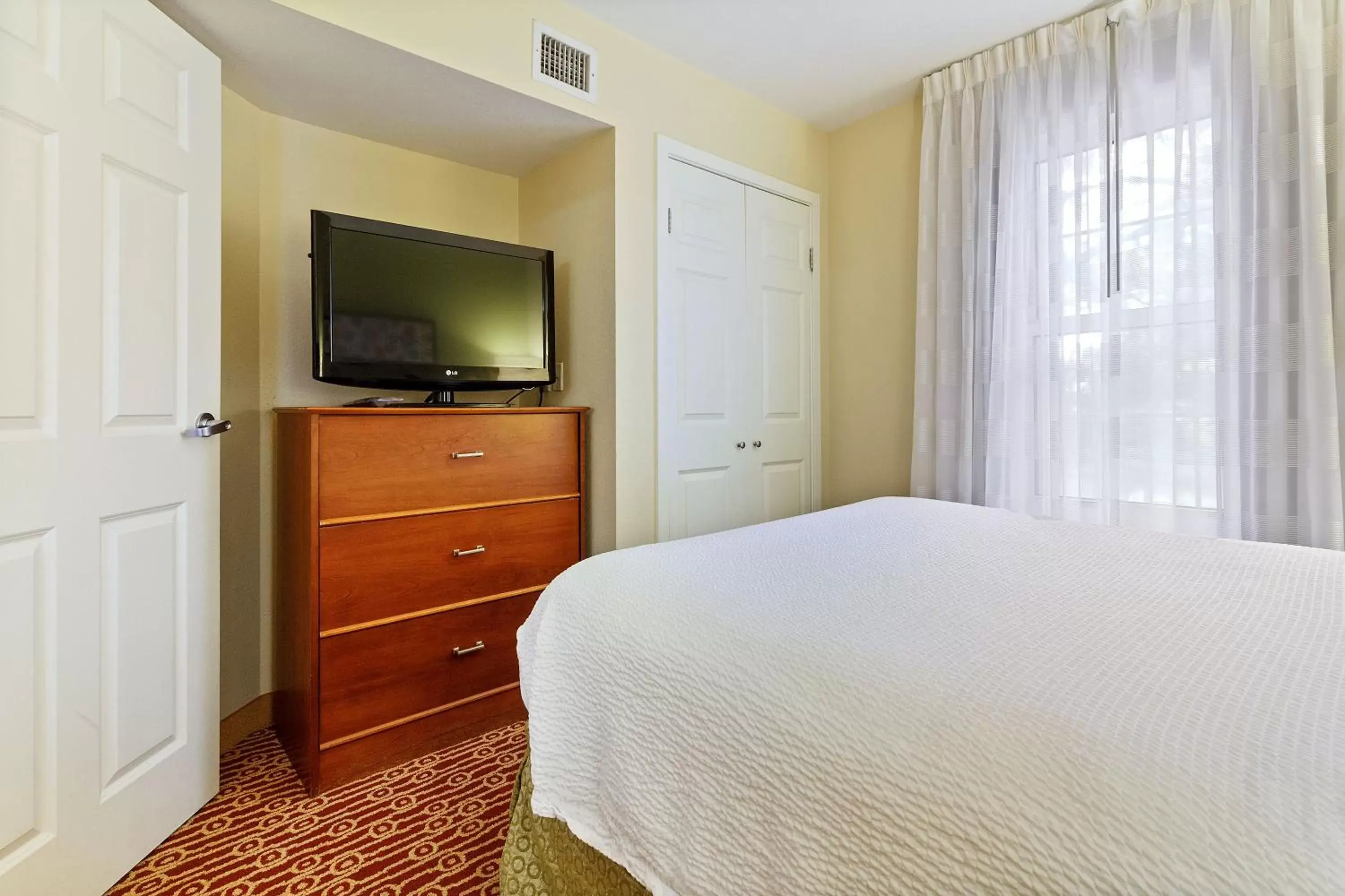 Bed in Extended Stay America Suites - Newport News - Yorktown