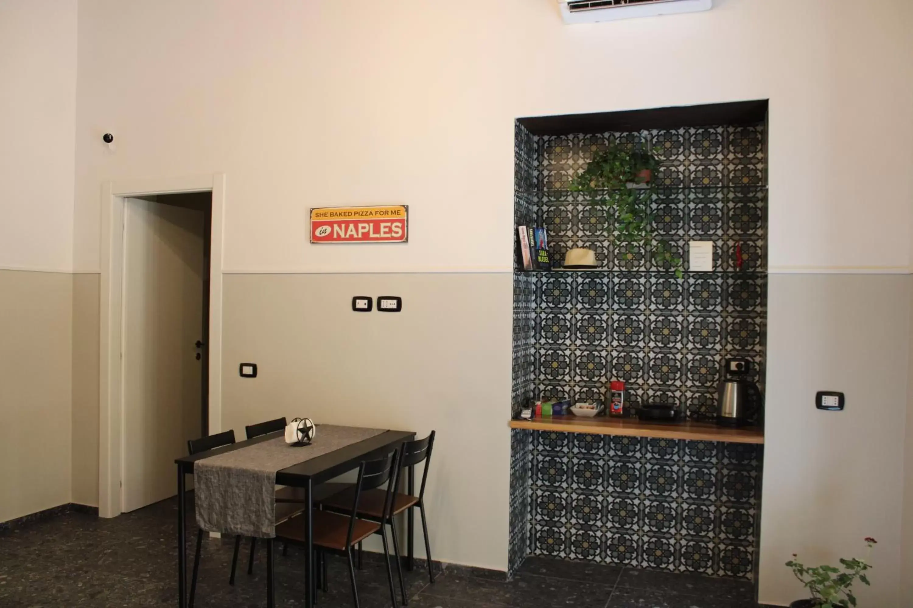 Kitchen or kitchenette, Dining Area in La Suite del Centro Storico