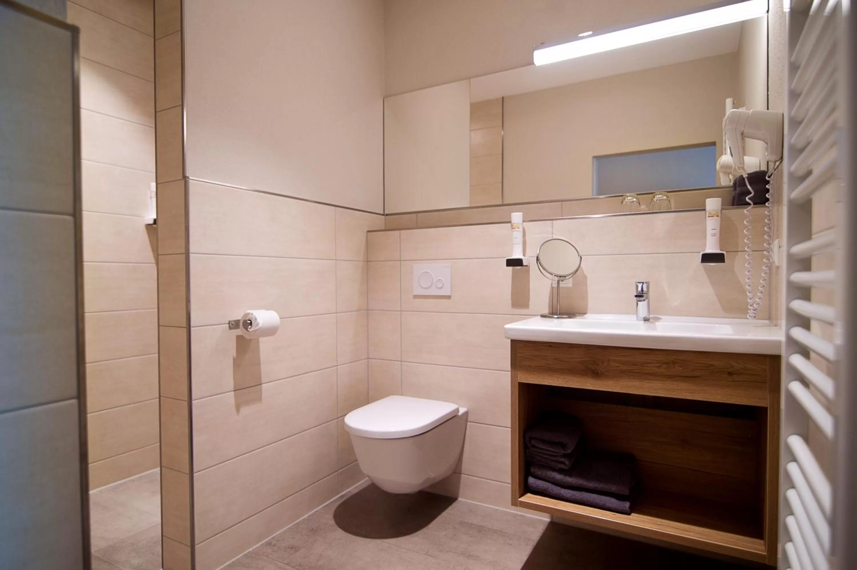 Bathroom in Hotel-Gasthof Neue Post